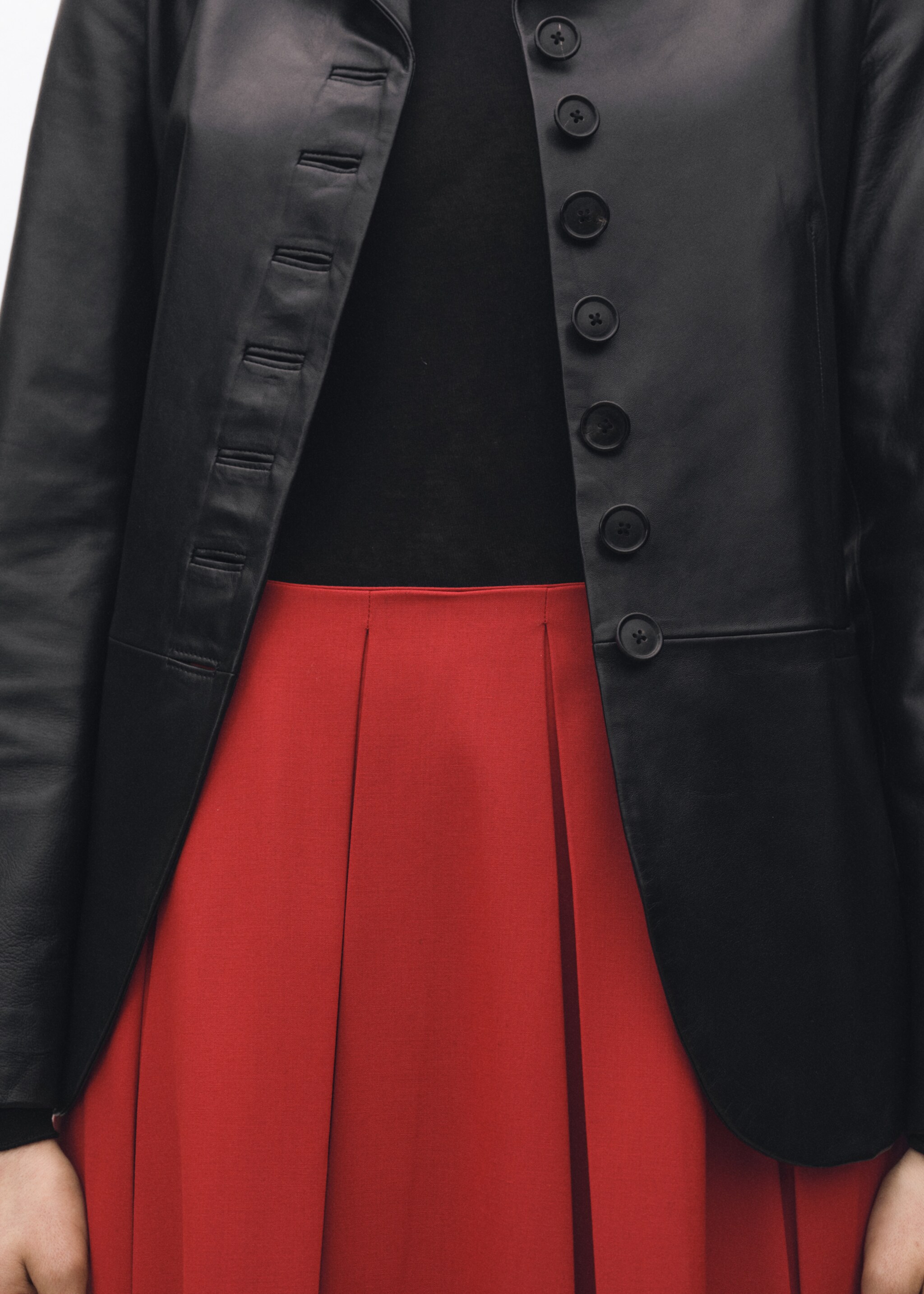 Wool-blend pleated skirt - Details of the article 6, Red. Ref: 87084811-00.