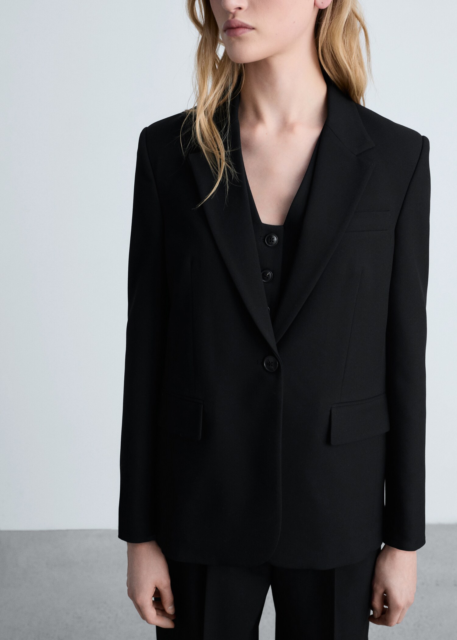 Gerader Blazer mit Pattentaschen - Detail des Artikels 6