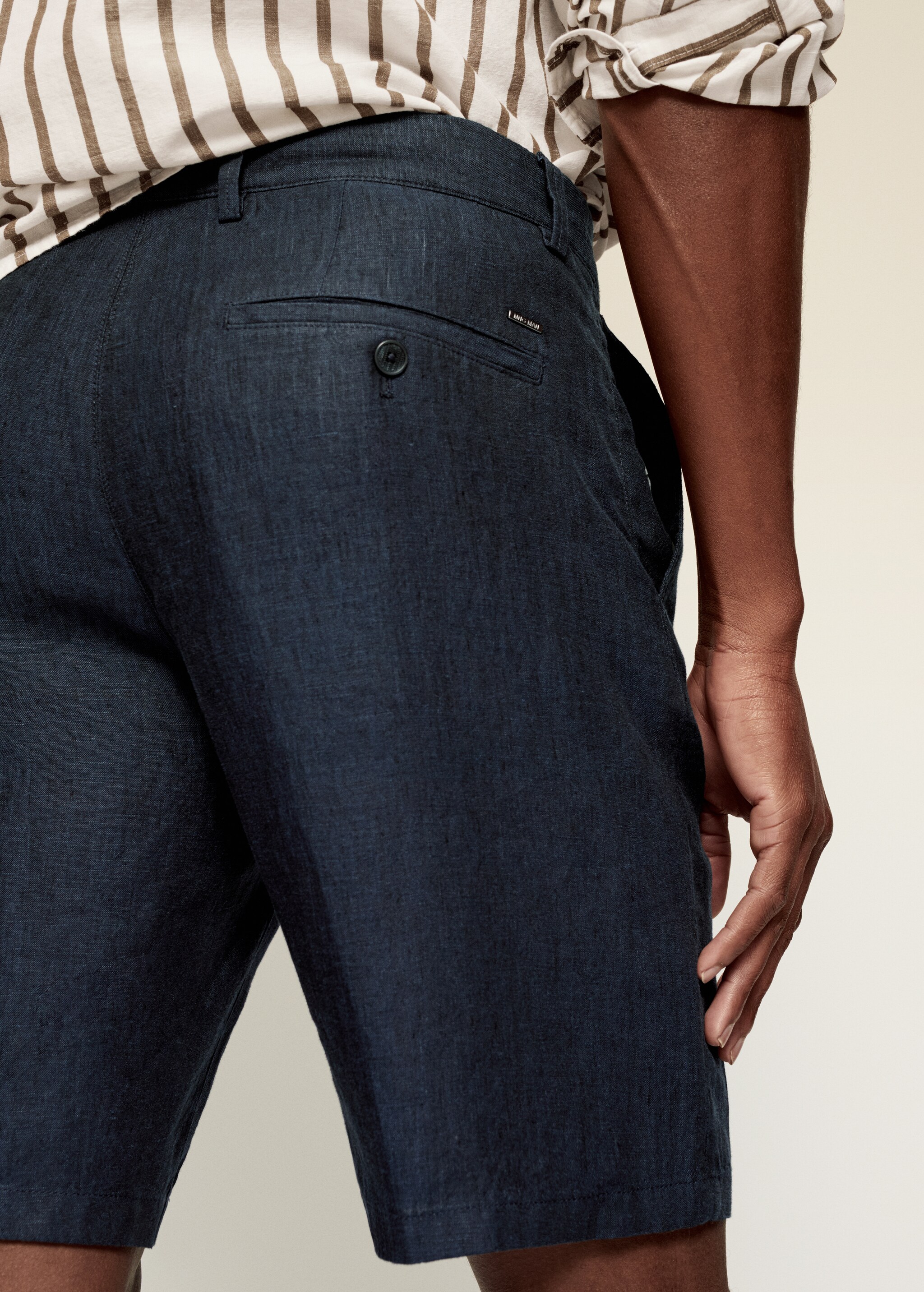 Linen chino Bermuda shorts - Details of the article 2