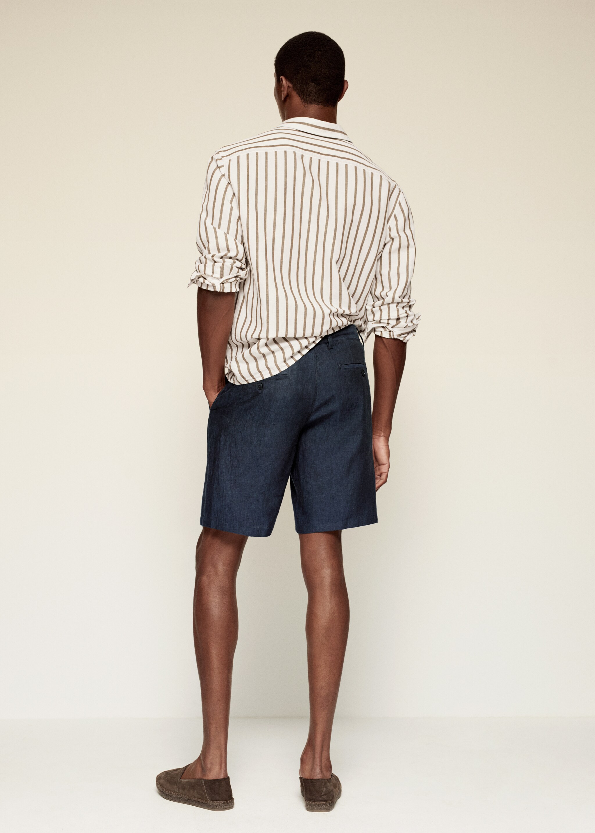 Linen chino Bermuda shorts - Reverse of the article