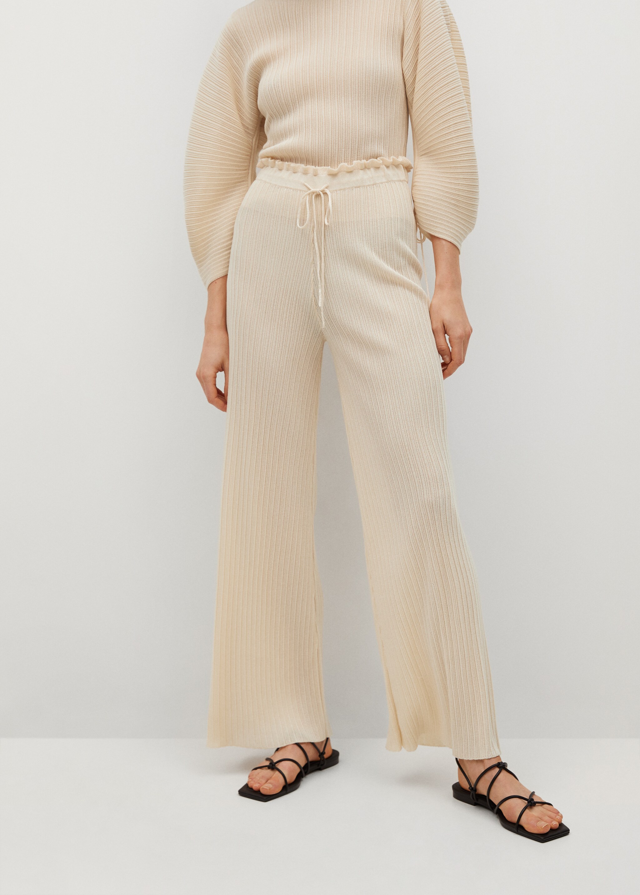 Pantalón palazzo plisado - Plano medio