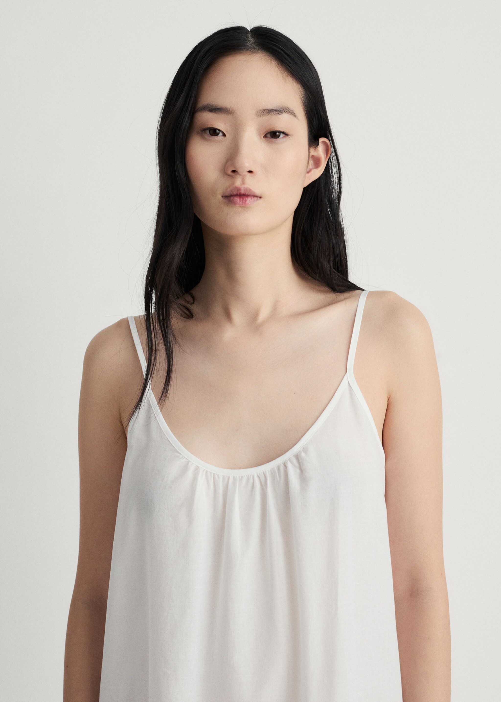 Cotton spaghetti-strap nightgown - Medium plane, White. Ref: 87085731-00.