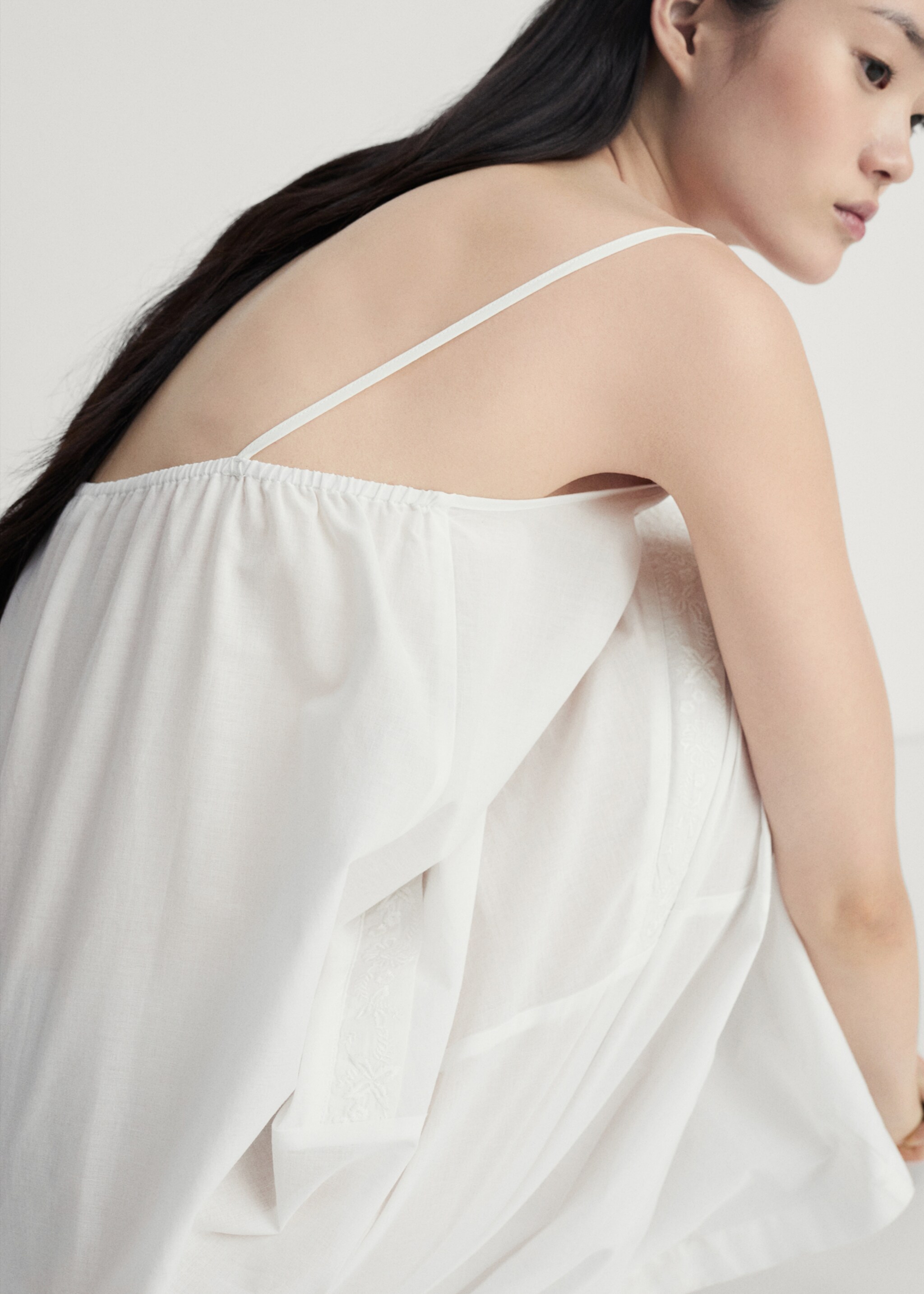 Cotton spaghetti-strap nightgown - Reverse of the article, White. Ref: 87085731-00.