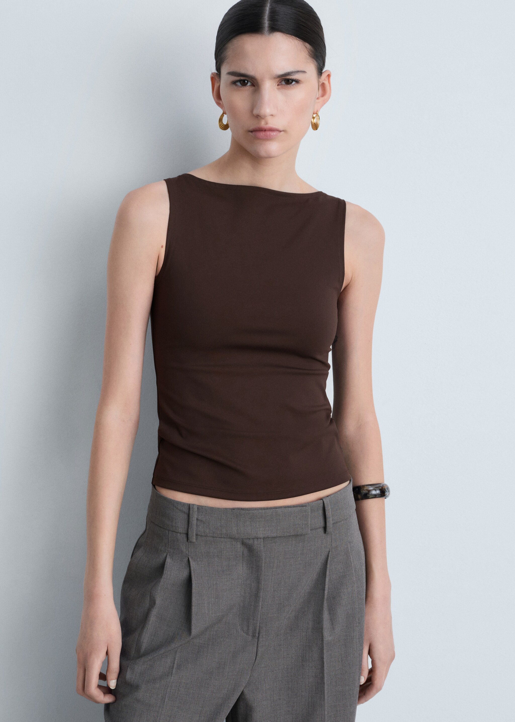 Top tirantes cuello barco - Plano medio, Chocolate. Ref: 87085746-00.