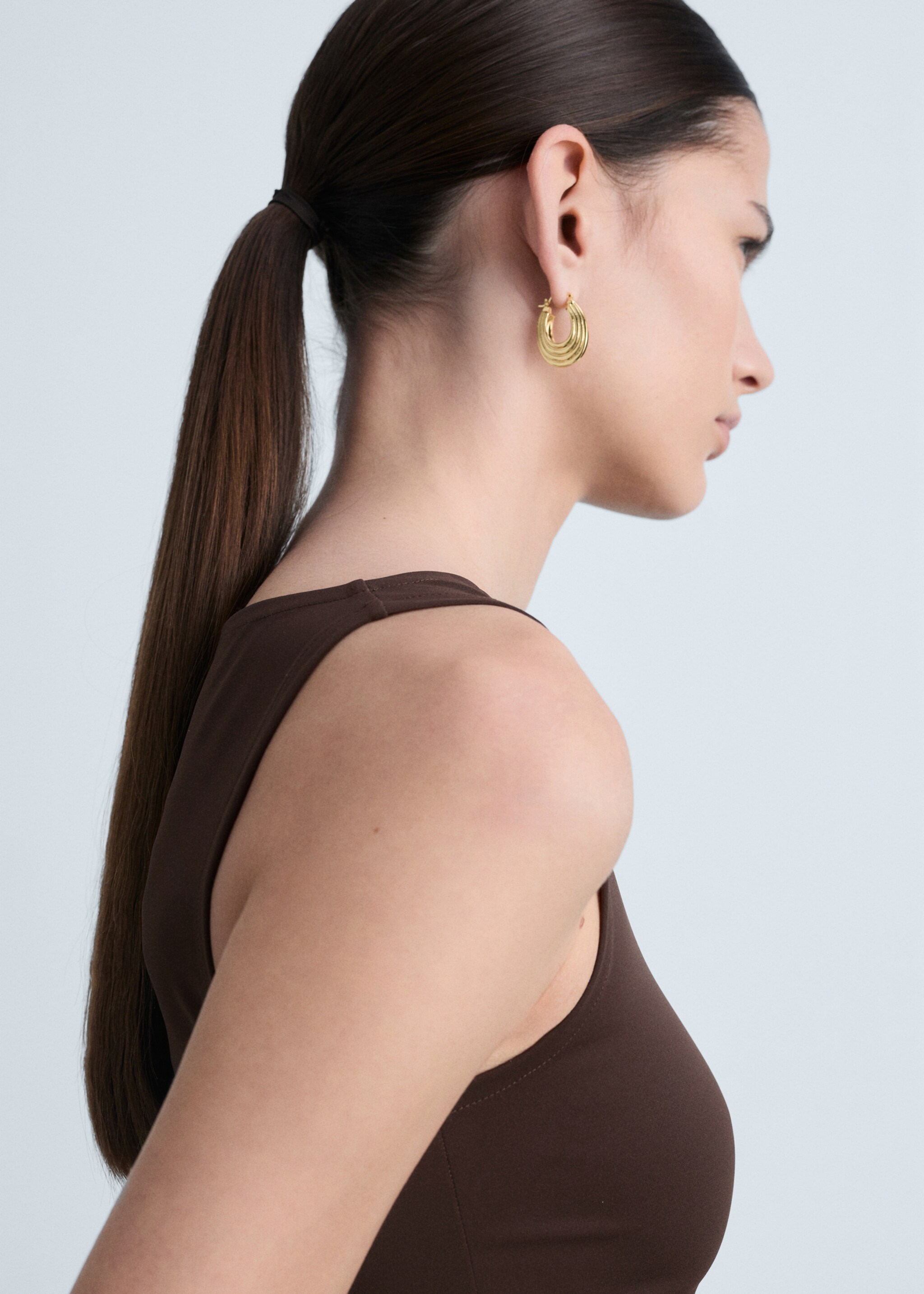 Top tirantes cuello barco - Detalle del artículo 1, Chocolate. Ref: 87085746-00.