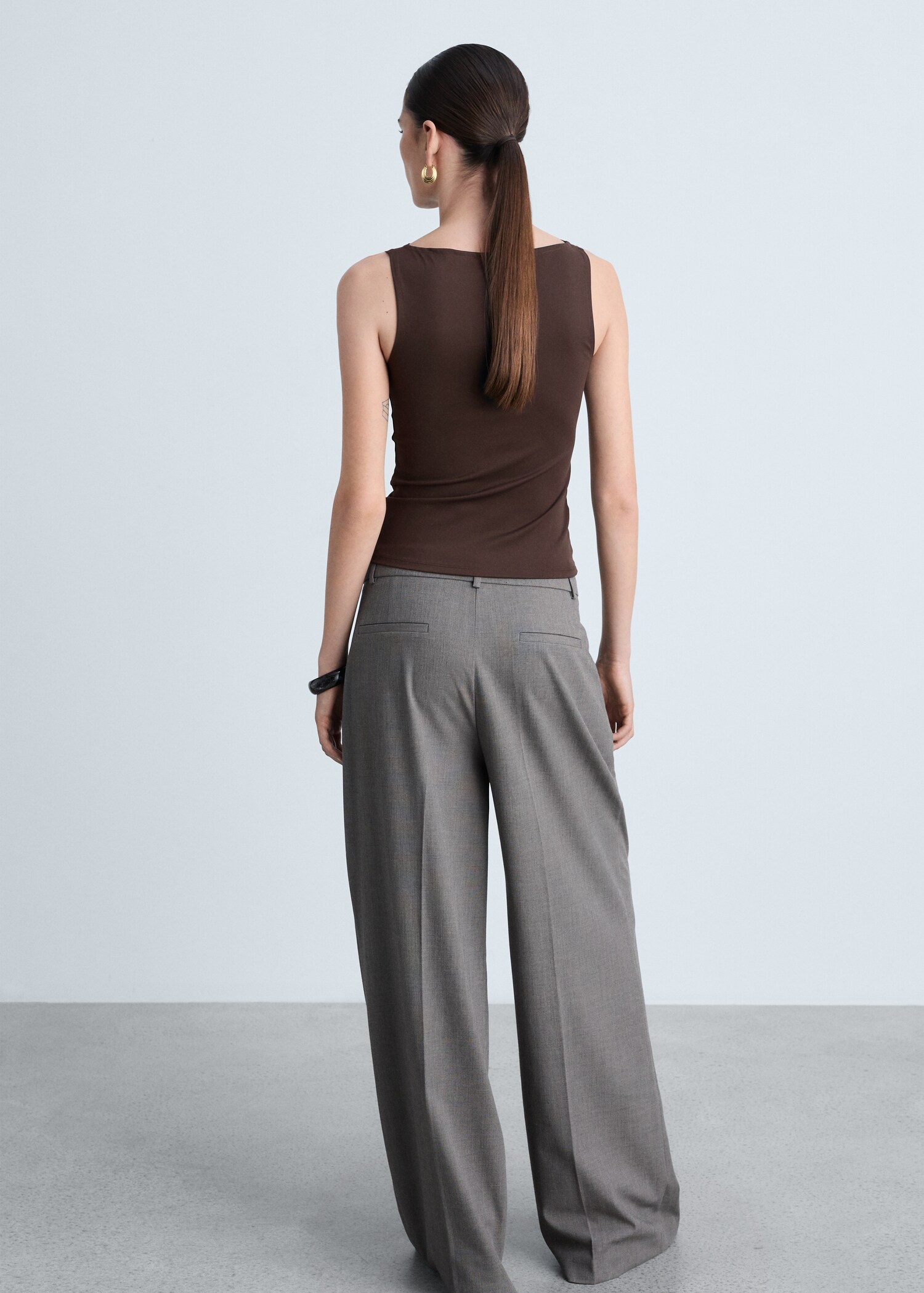 Boat neck strapless top - Reverse of the article