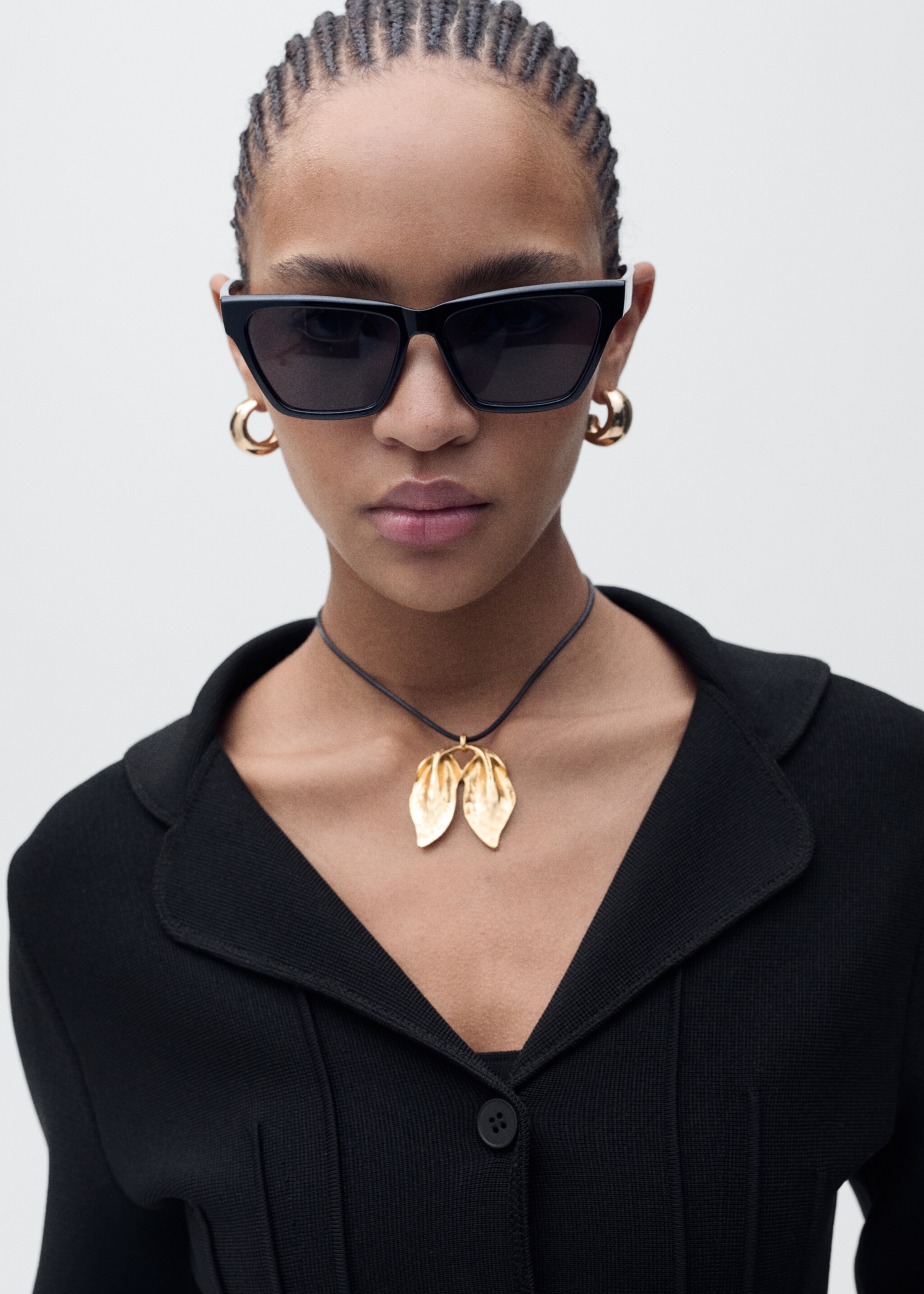 Strickjacke mit Reverskragen - Detail des Artikels 1, Schwarz. Ref: 87085754-00.