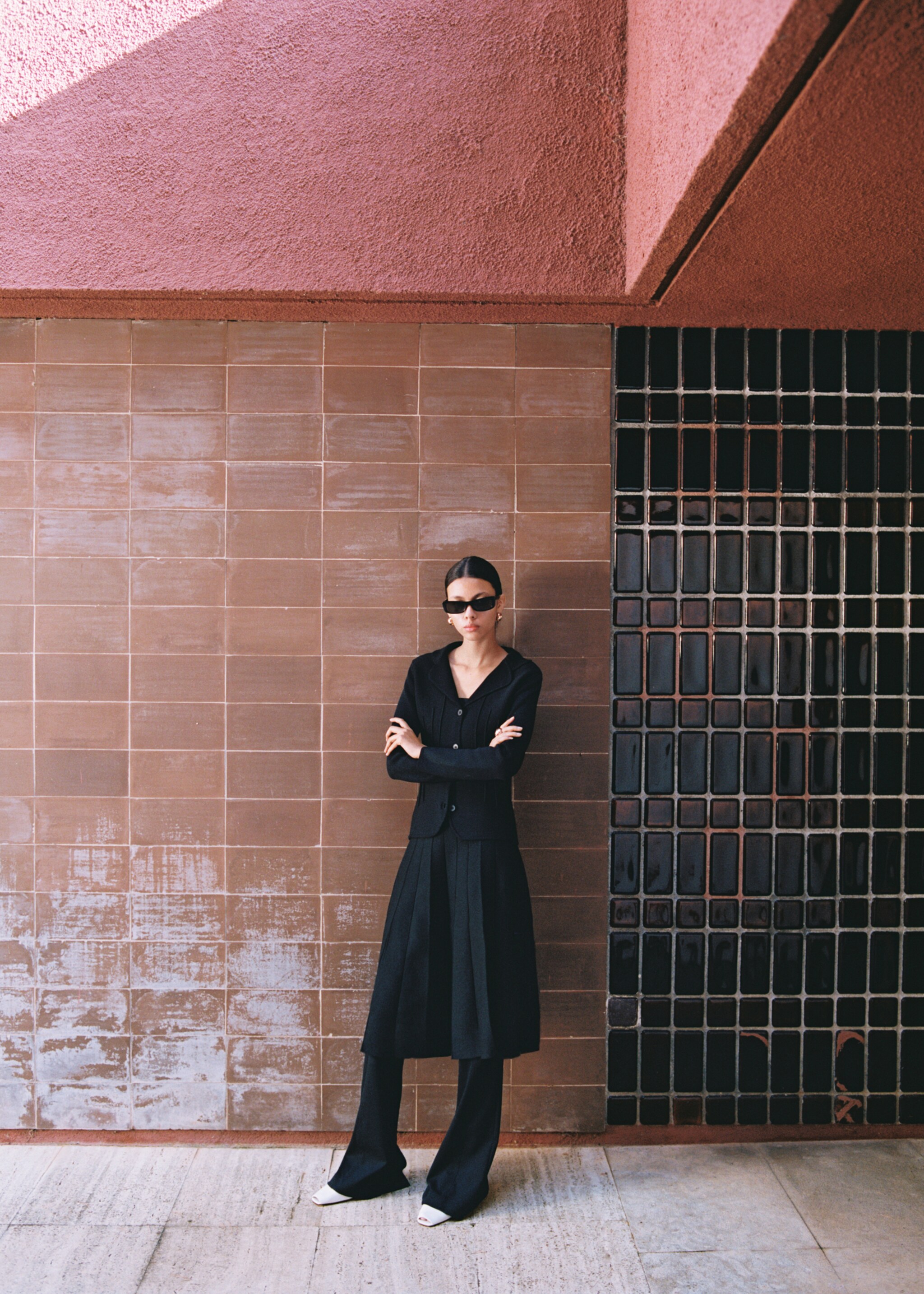 Strickjacke mit Reverskragen - Detail des Artikels 6, Schwarz. Ref: 87085754-00.