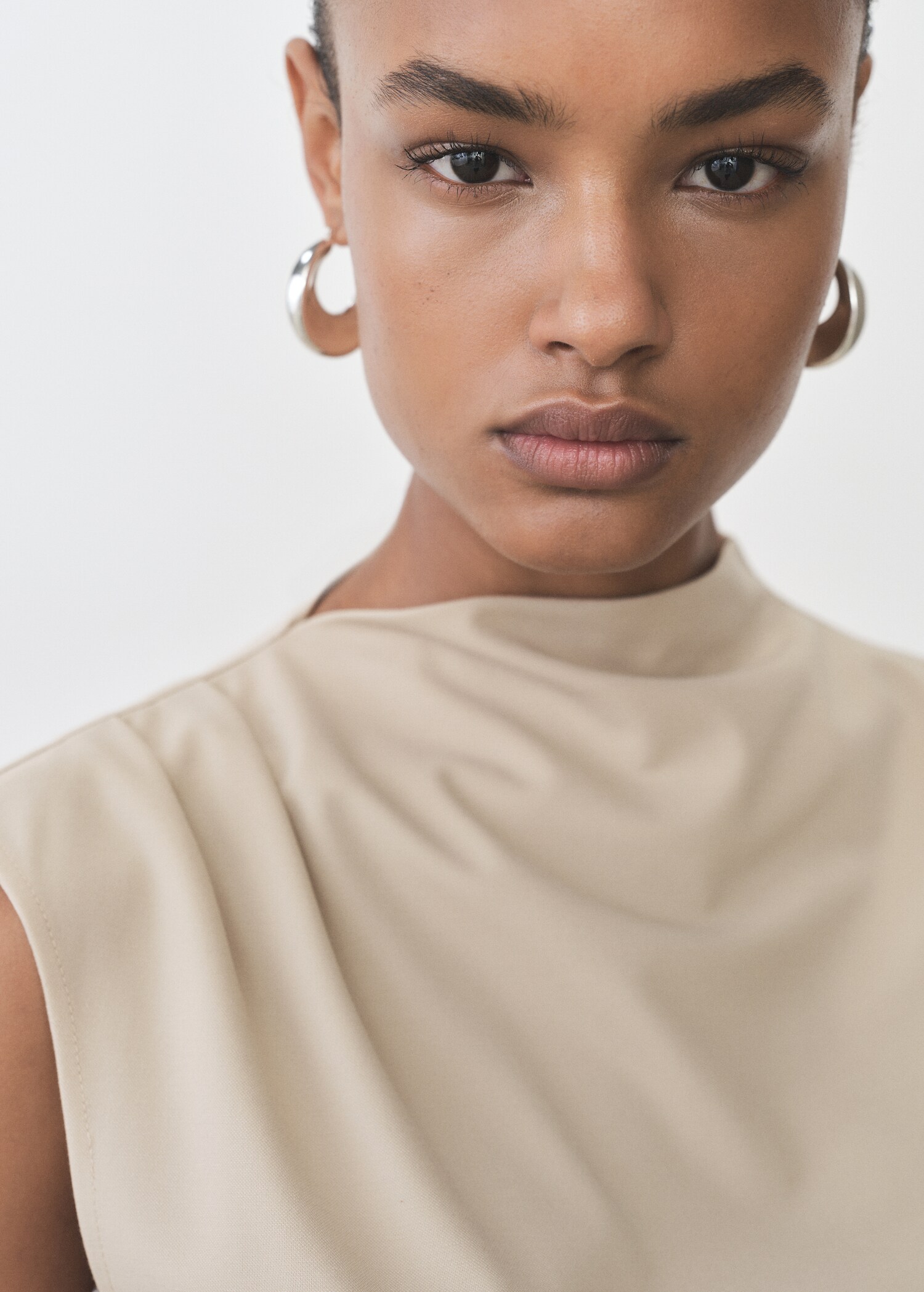 Camiseta cuello asimétrico fruncidos - Detalle del artículo 1