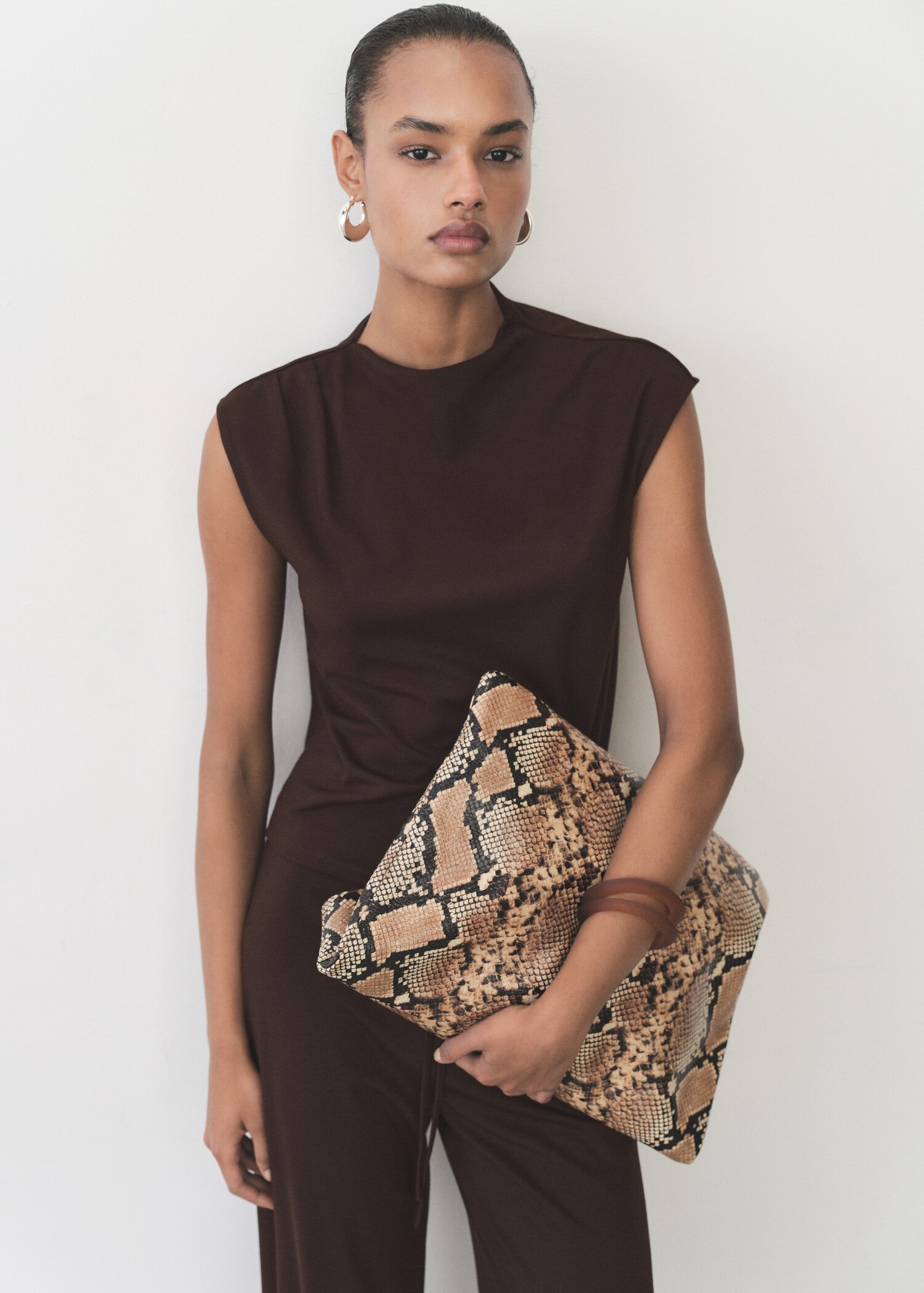 Camiseta cuello asimétrico fruncidos - Plano medio