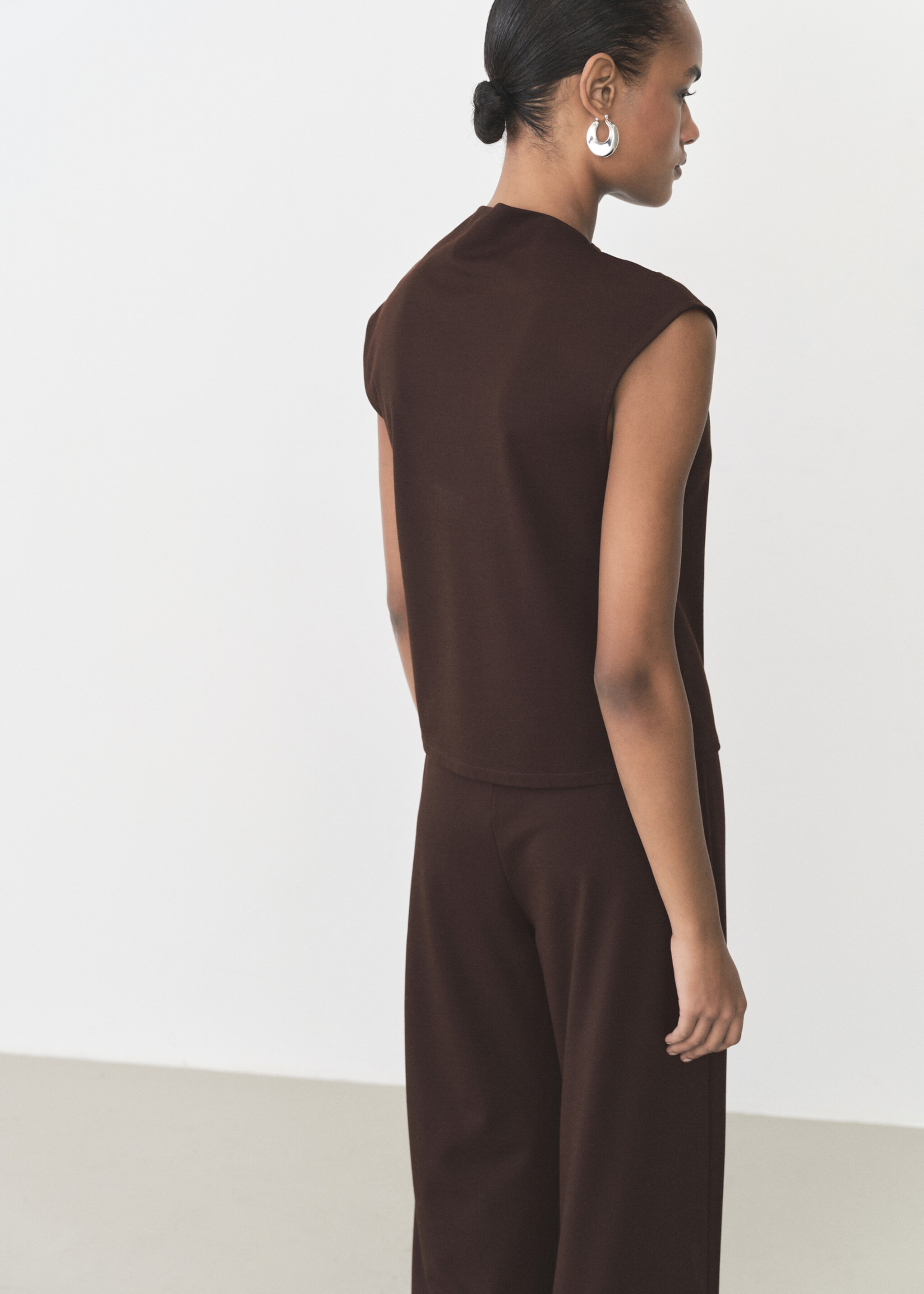 Camiseta cuello asimétrico fruncidos - Reverso del artículo, Chocolate. Ref: 87085755-00.