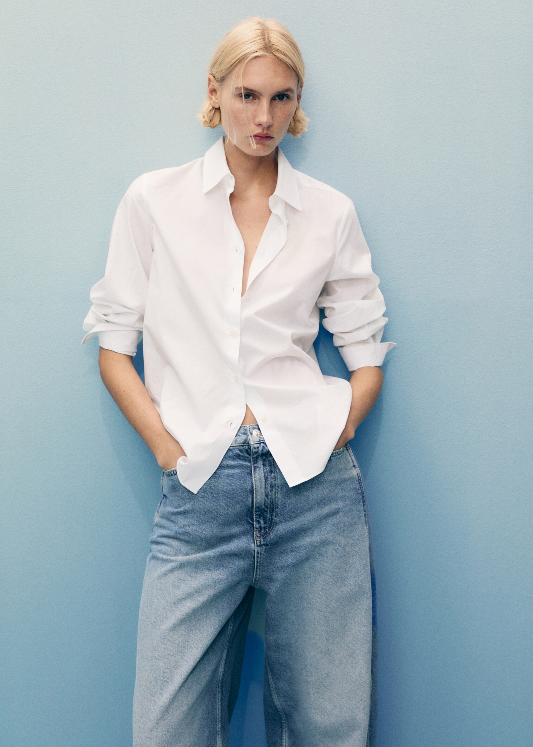 High-rise balloon jeans - Details of the article 1, Medium Blue. Ref: 87085760-00.