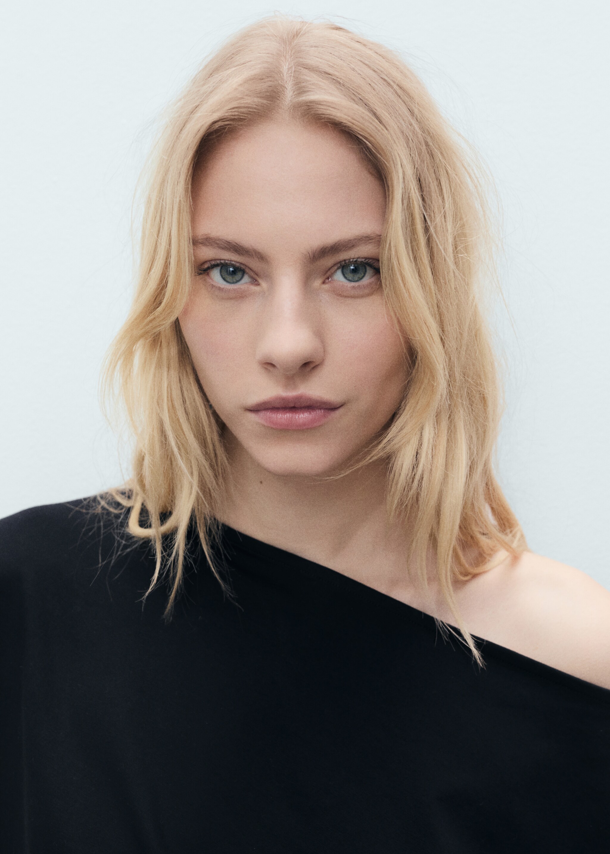 Short combined fabric draped dress - Details of the article 6, Black. Ref: 87085767-00.