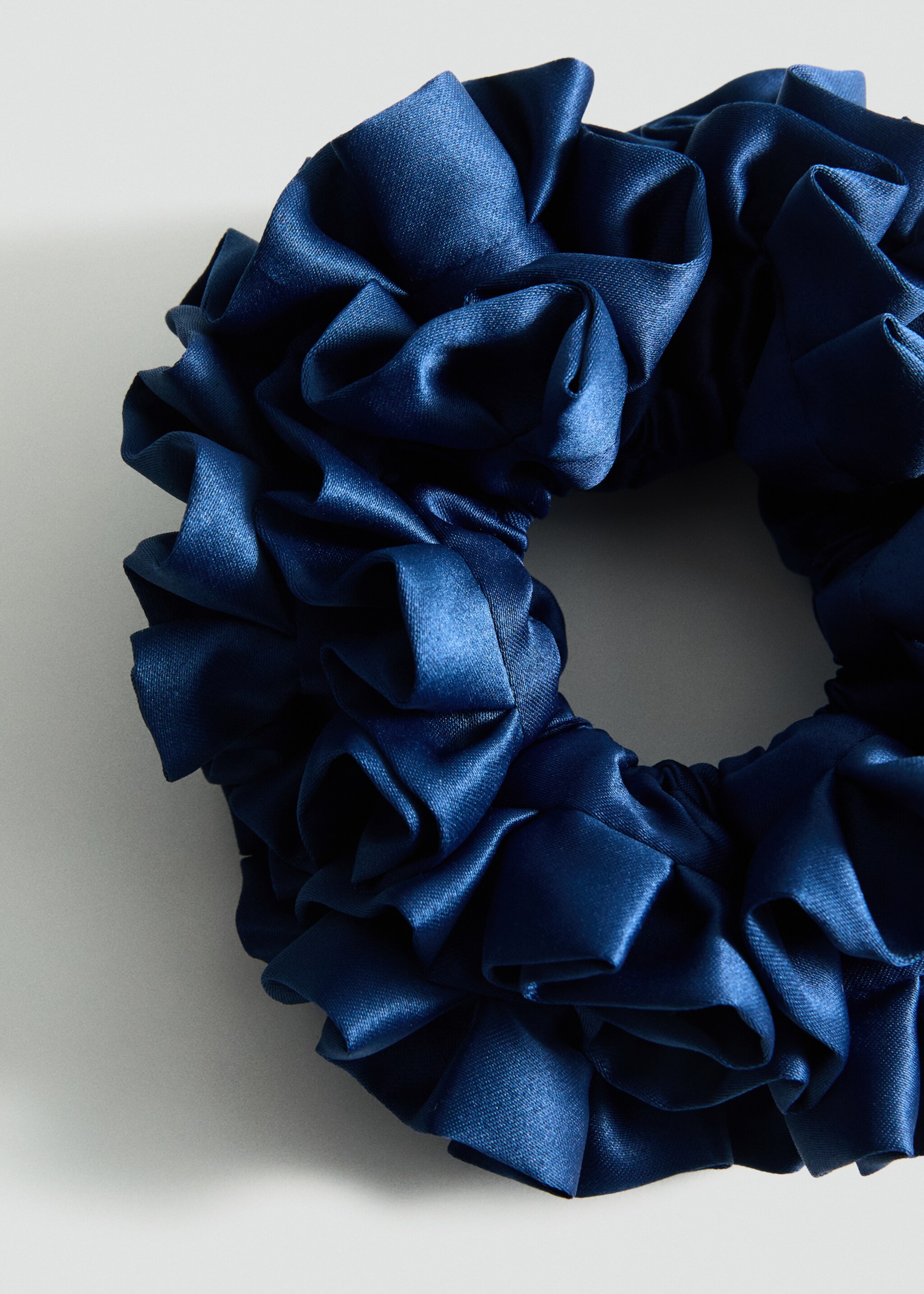 Mini ruffled scrunchie - Medium plane, Dark Navy. Ref: 87085926-00.