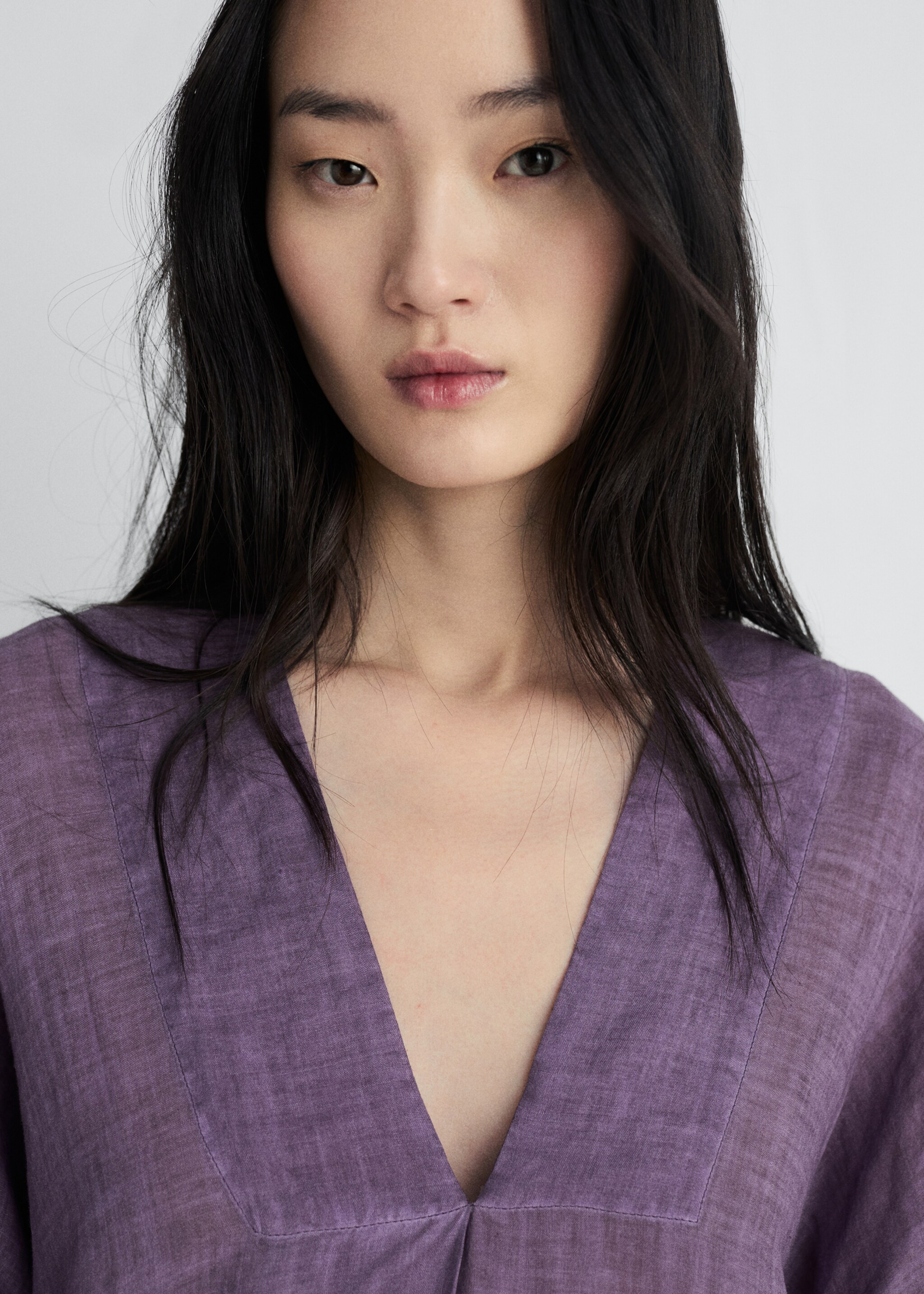 Ramie-Kaftan im Overdyed-Design - Mittlere Ansicht, Pflaume. Ref: 87085935-00.