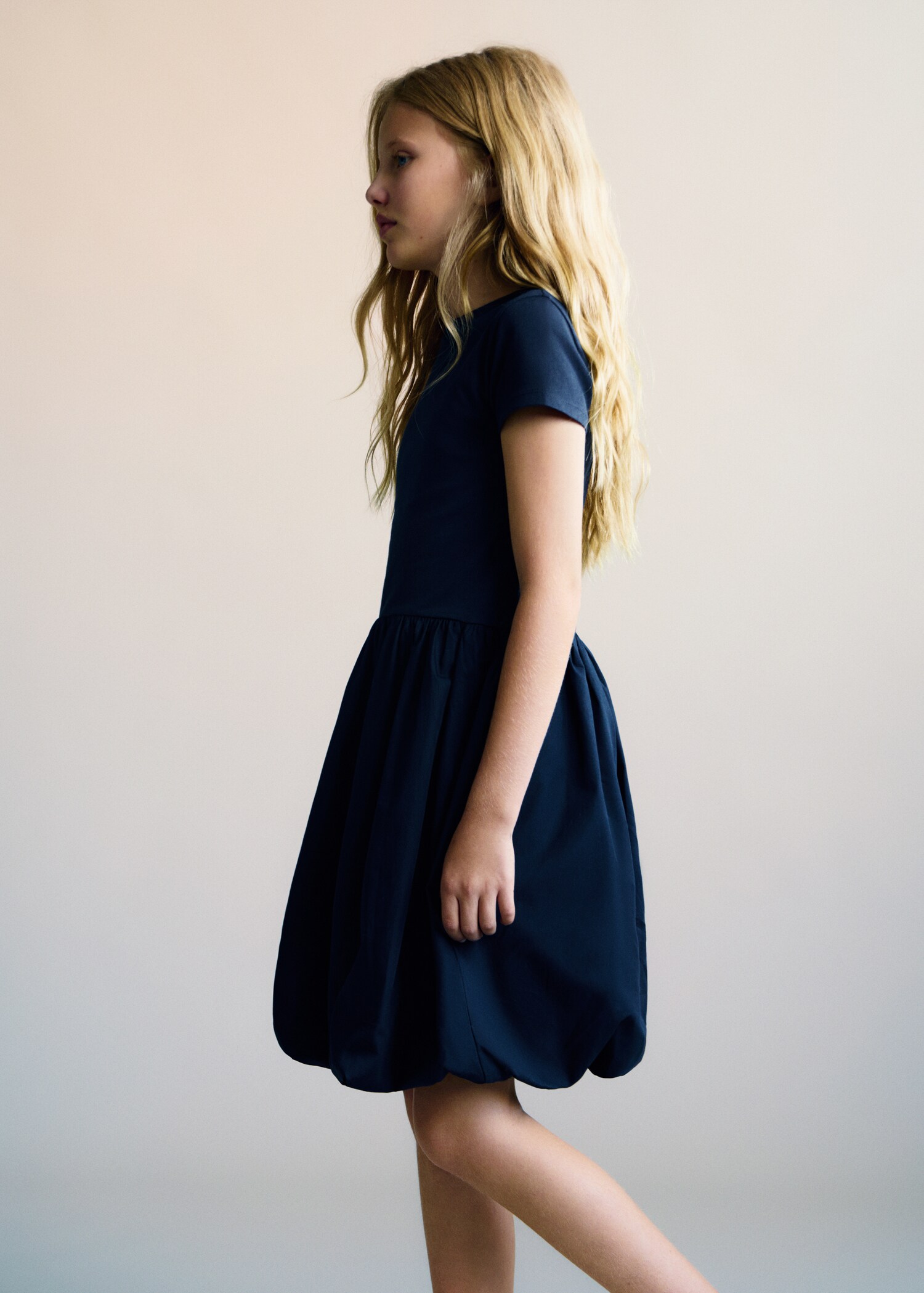 Φόρεμα με φούστα balloon - Μεσαίο πλάνο