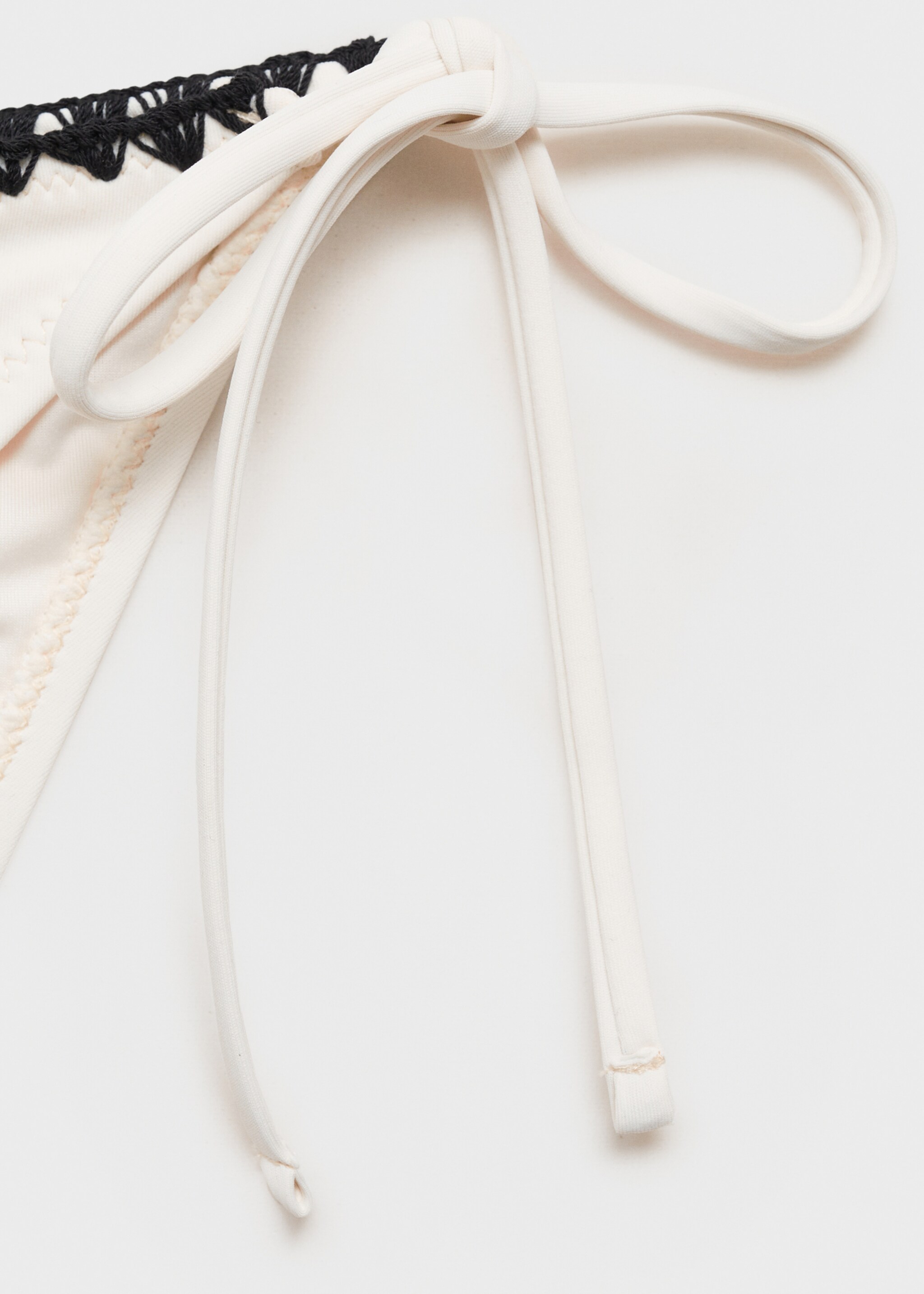Calceta bikini rivets contrast - Detall de l'article 8, Blanc. Ref: 87085951-00.