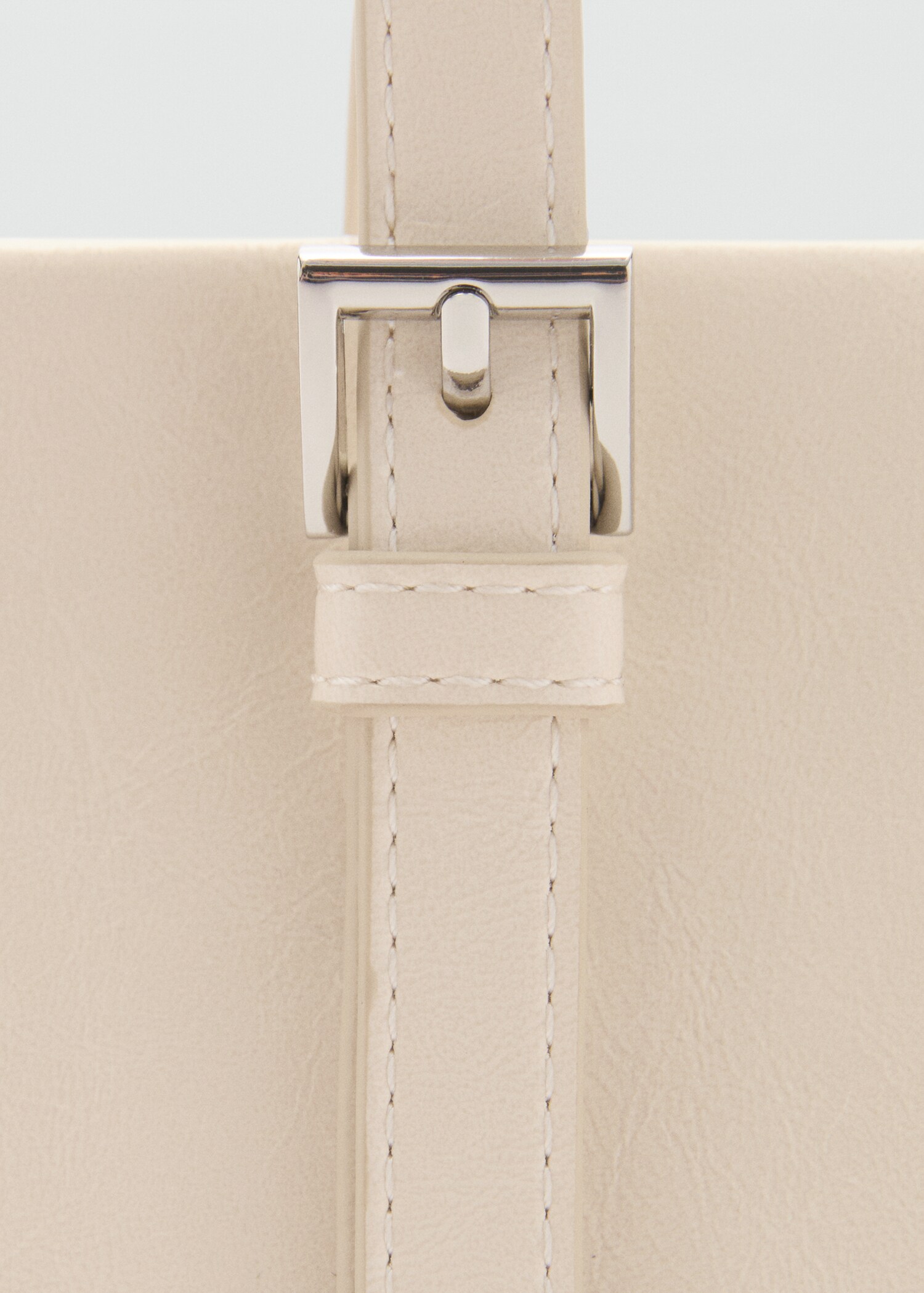 Shoulder bag with buckles - Details of the article 2