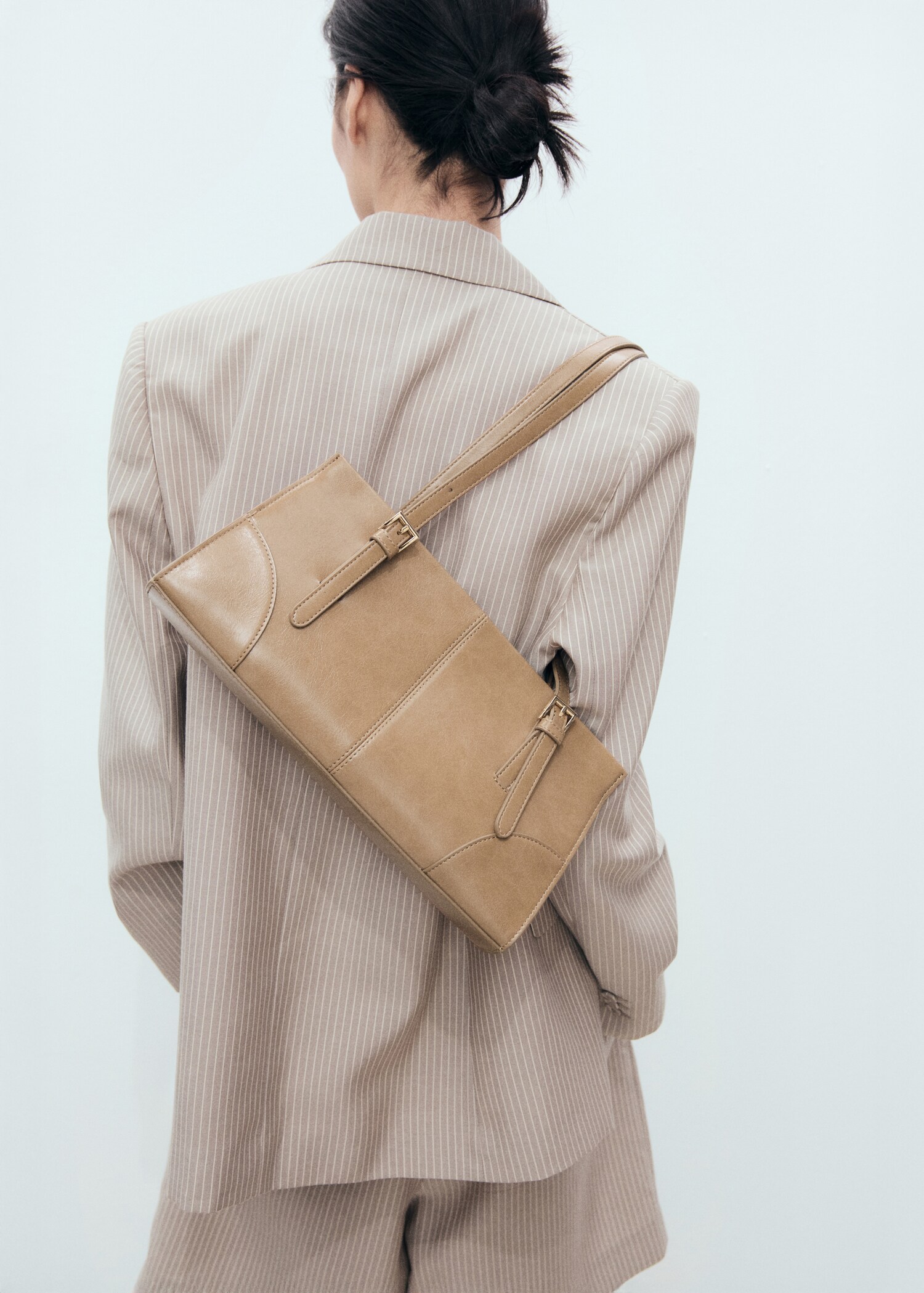 Shoulder bag with buckles - Details of the article 9
