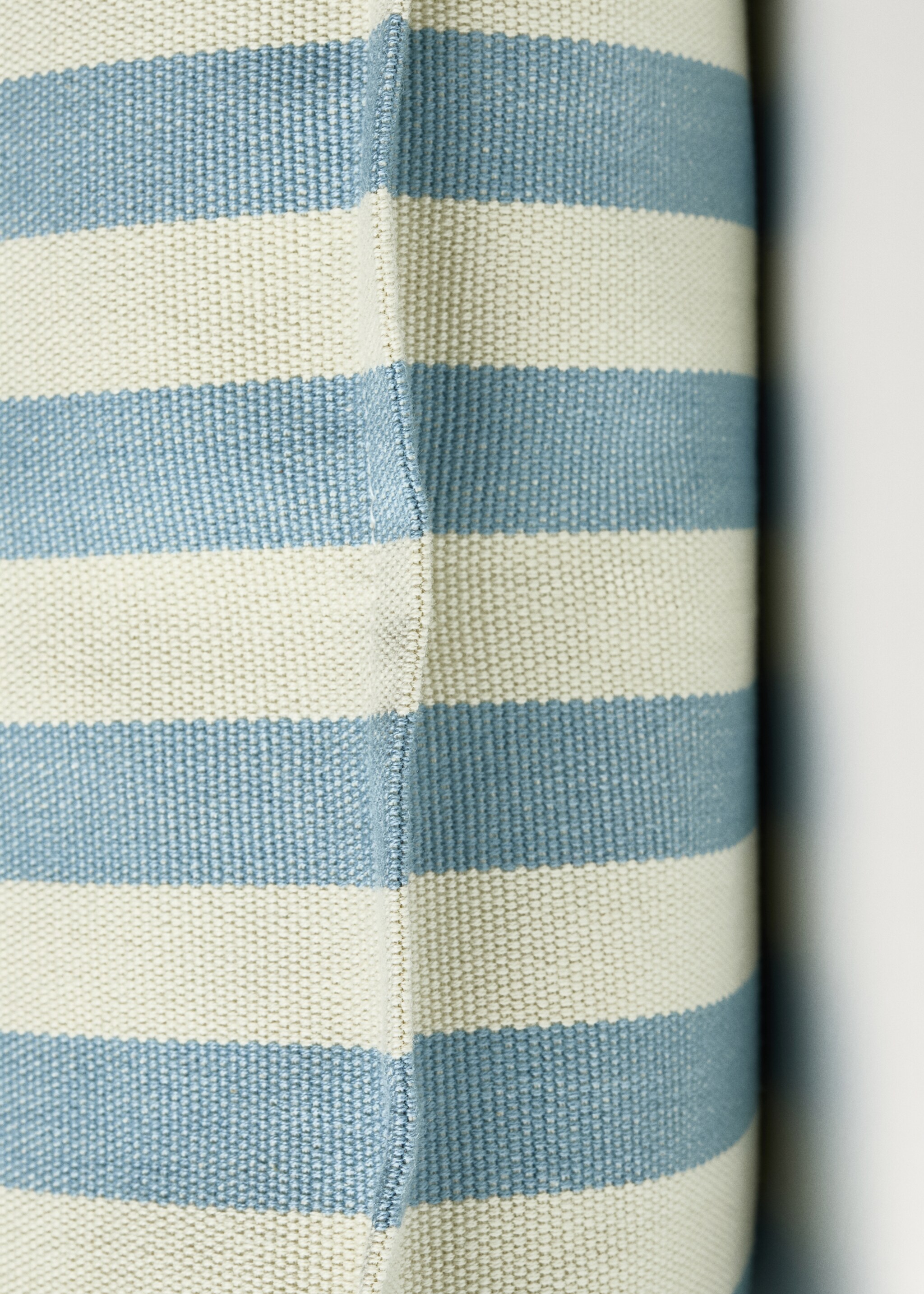 Funda coixí infantil ratlla teixida 40x40 cm - Detall de l'article 3, Verd. Ref: 87085985-00.