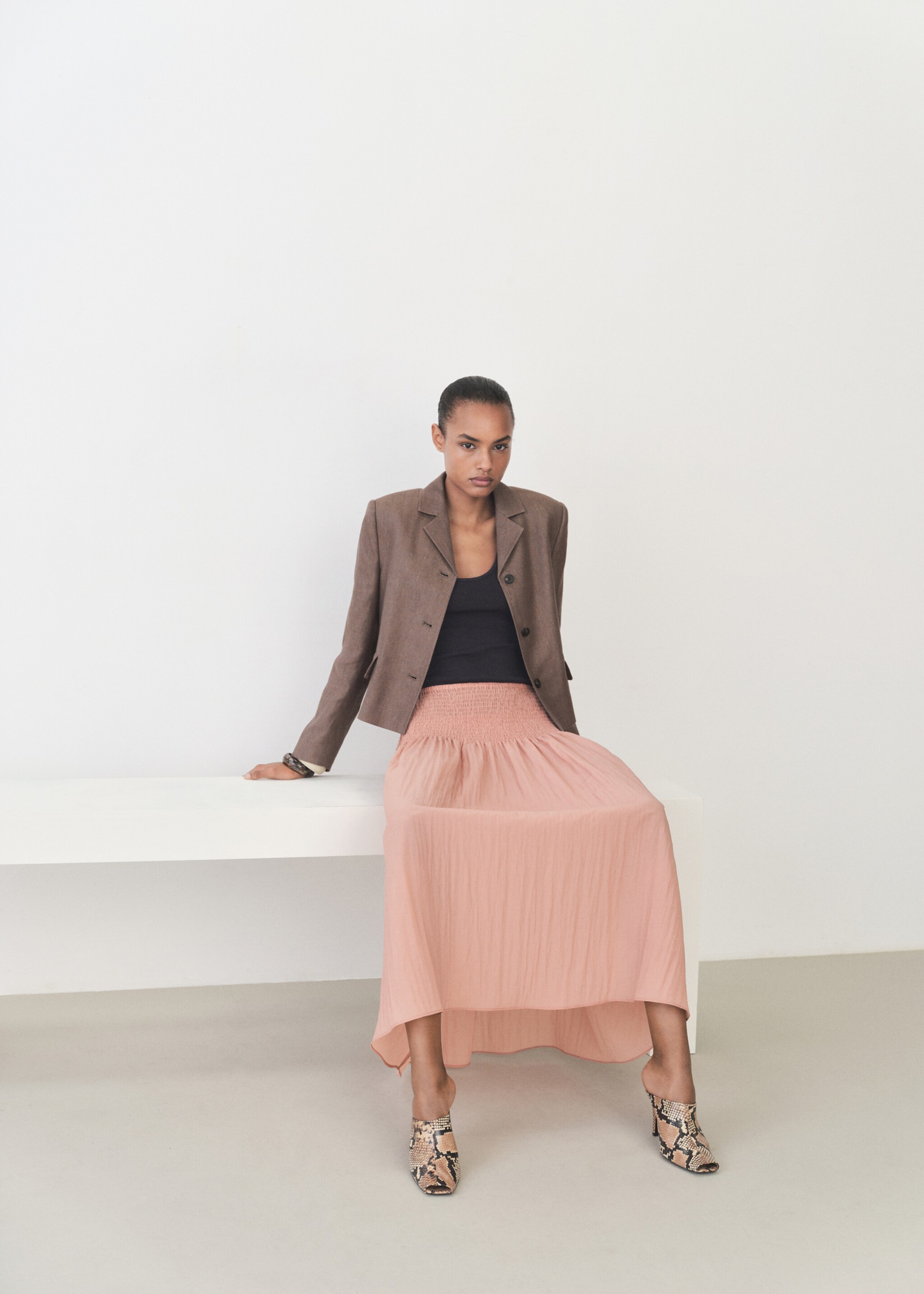 Gathered midi-skirt with panels - Details of the article 2, Pastel Pink. Ref: 87086344-00.