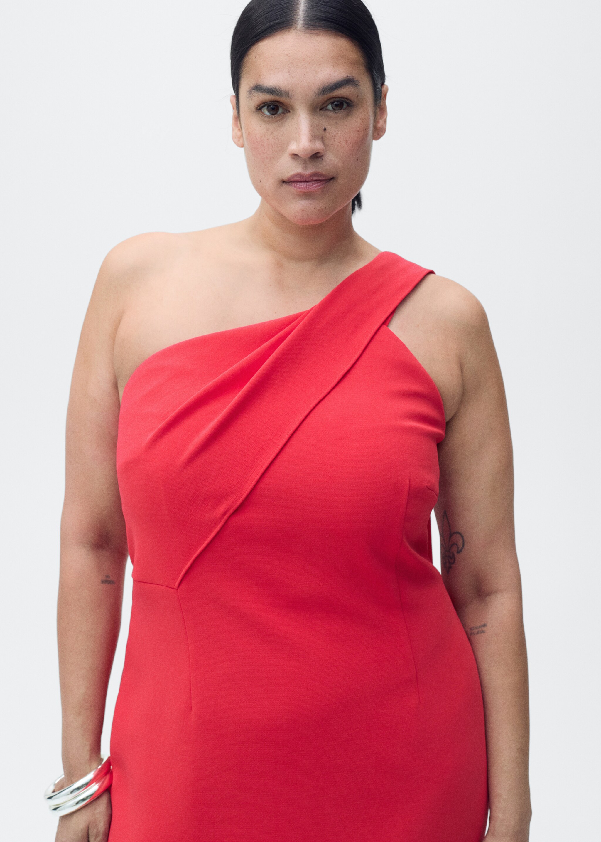 Vestit asimètric coll llaçada - Detall de l'article 4, Vermell. Ref: 87086350-00.