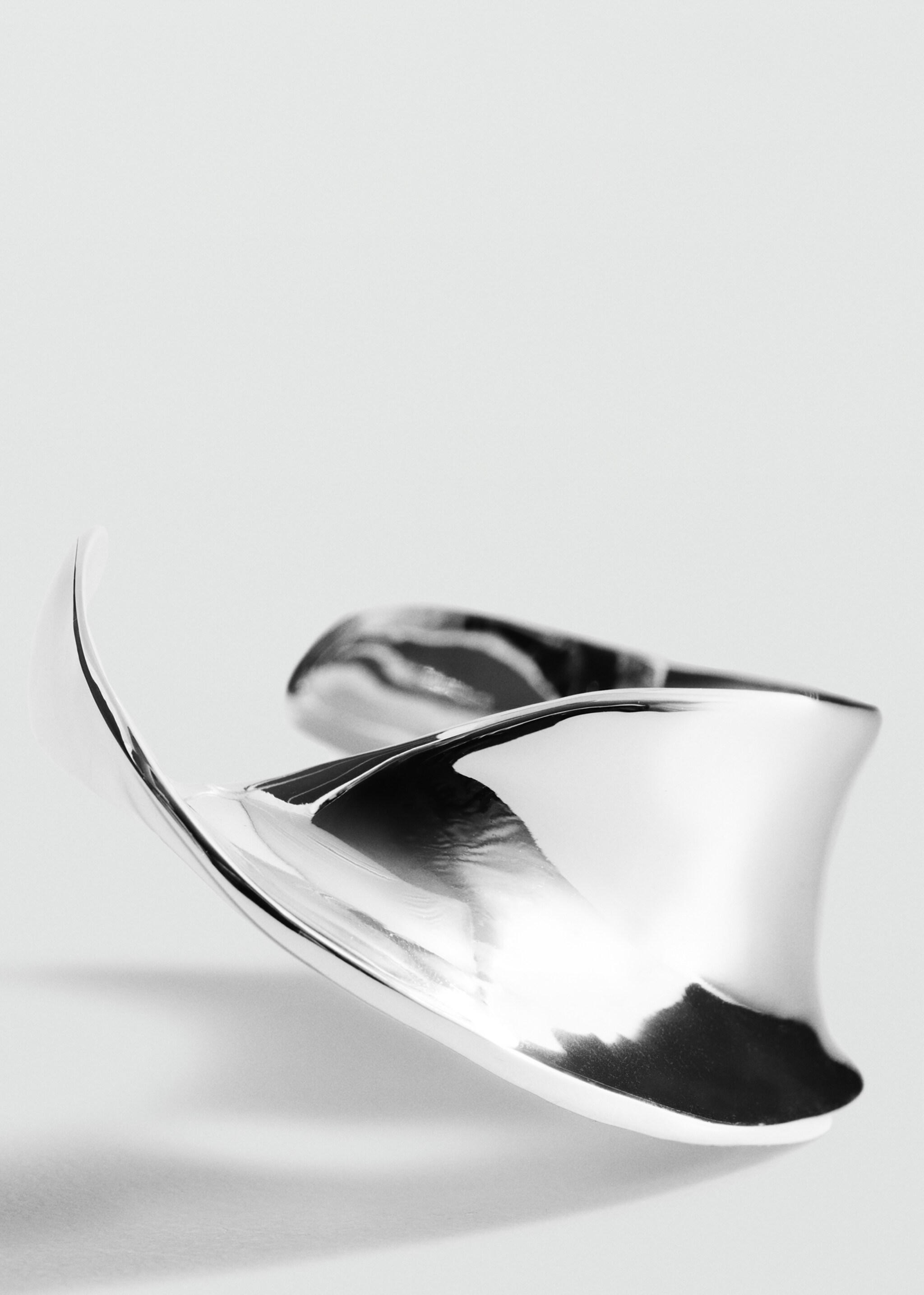 Rigid twisted bracelet - Medium plane, Silver. Ref: 87086363-00.