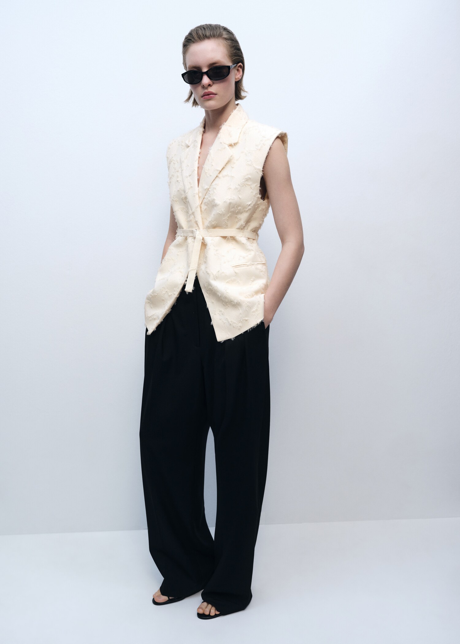 Textured waistcoat with belt - Details of the article 2