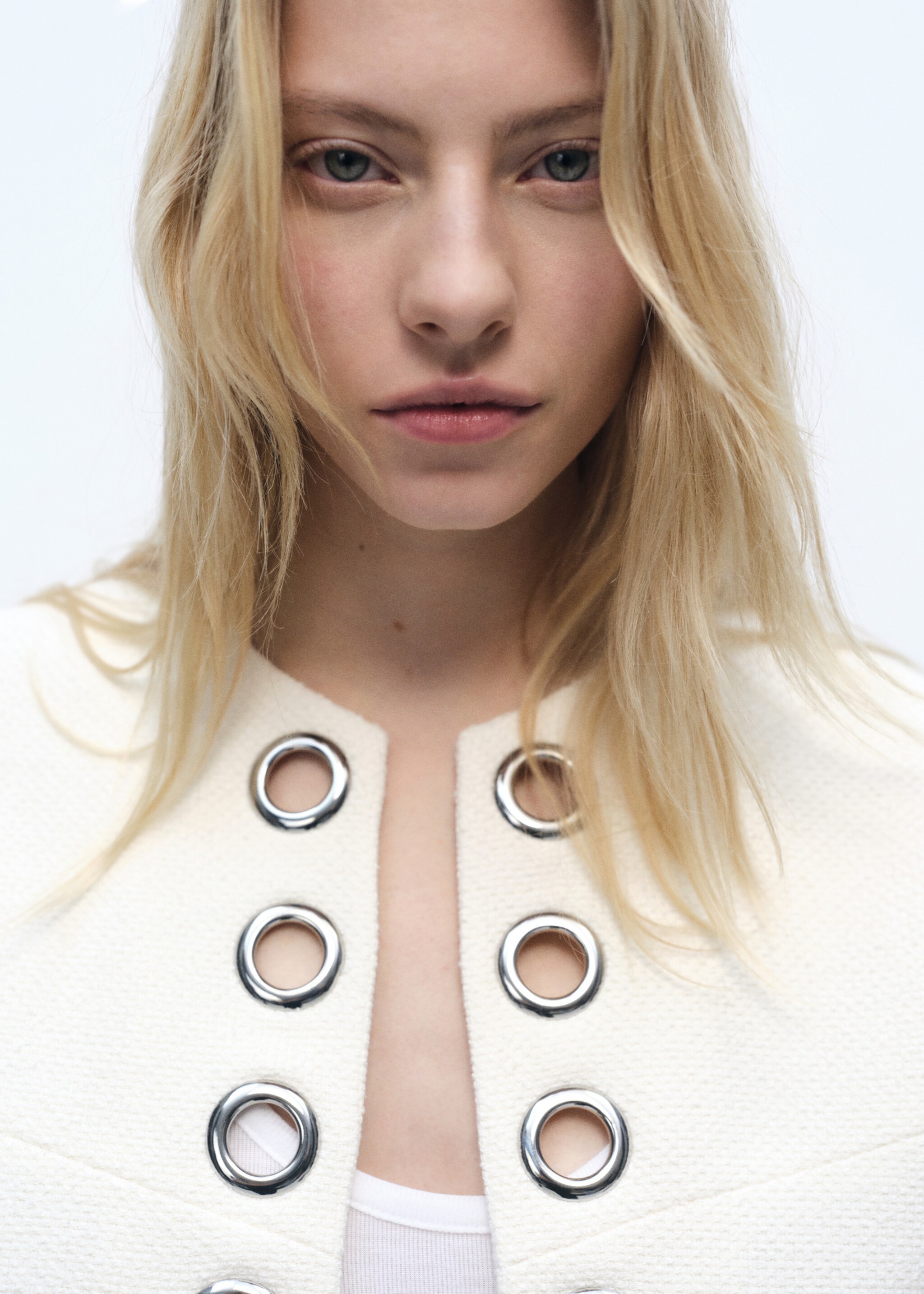 Cotton jacket with die-cut trim - Details of the article 1, White. Ref: 87086372-00.