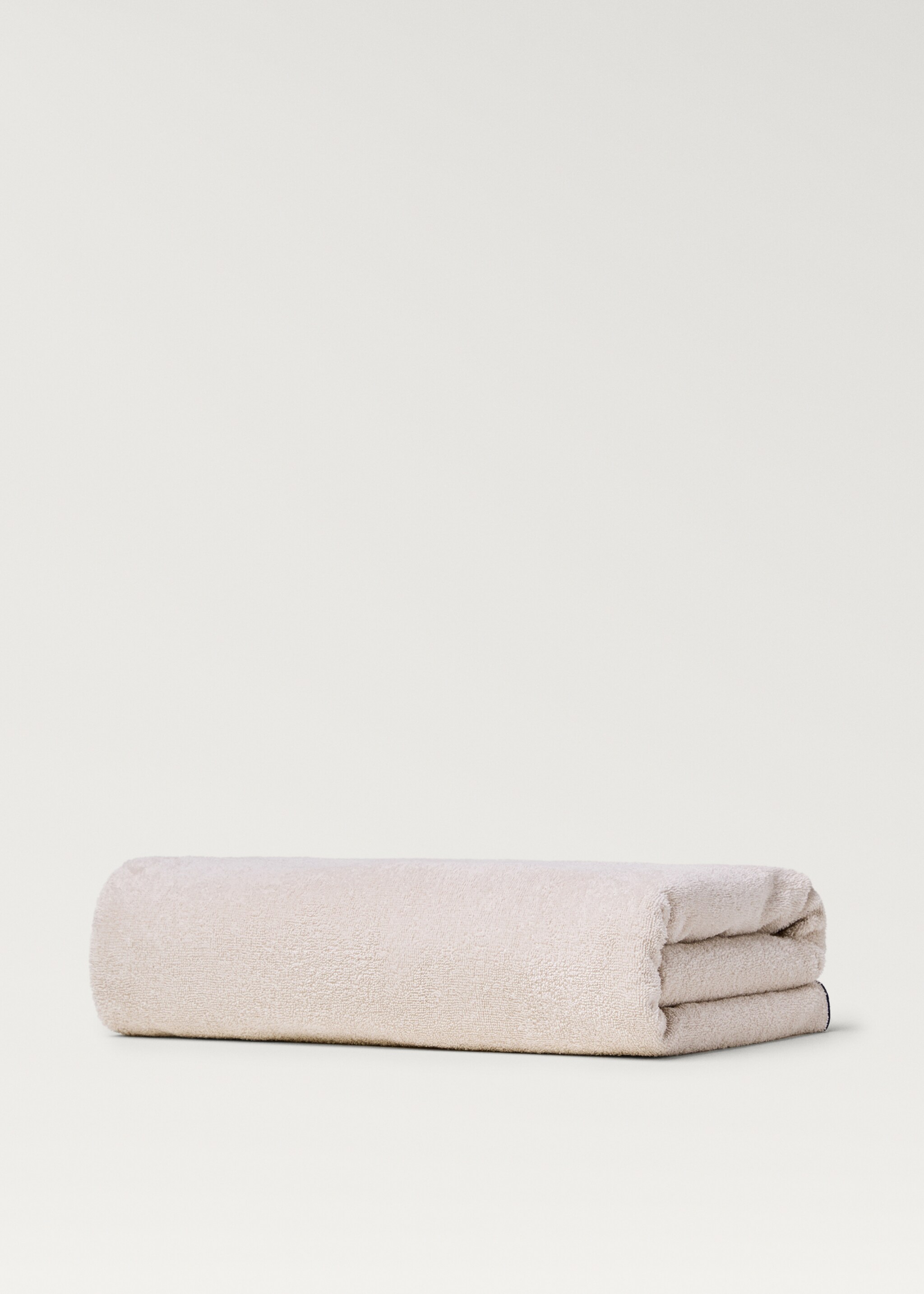 Beach towel with contrasting overlock - Details of the article 3, Sand. Ref: 87086724-00.