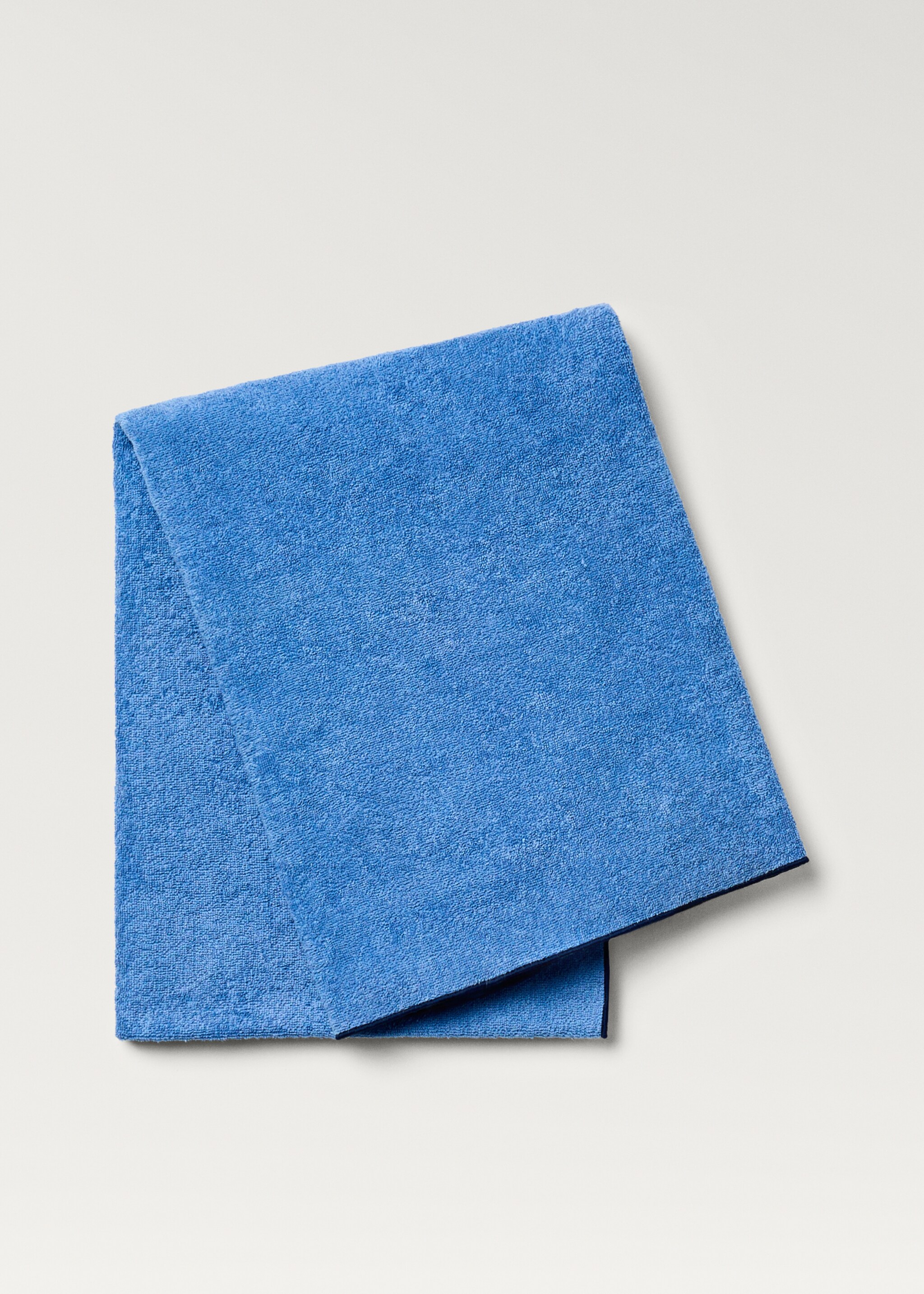 Πετσέτα παραλίας με overlock σε χρωματική αντίθεση - Προϊόν χωρίς μοντέλο, Μπλε. Ref: 87086724-00.