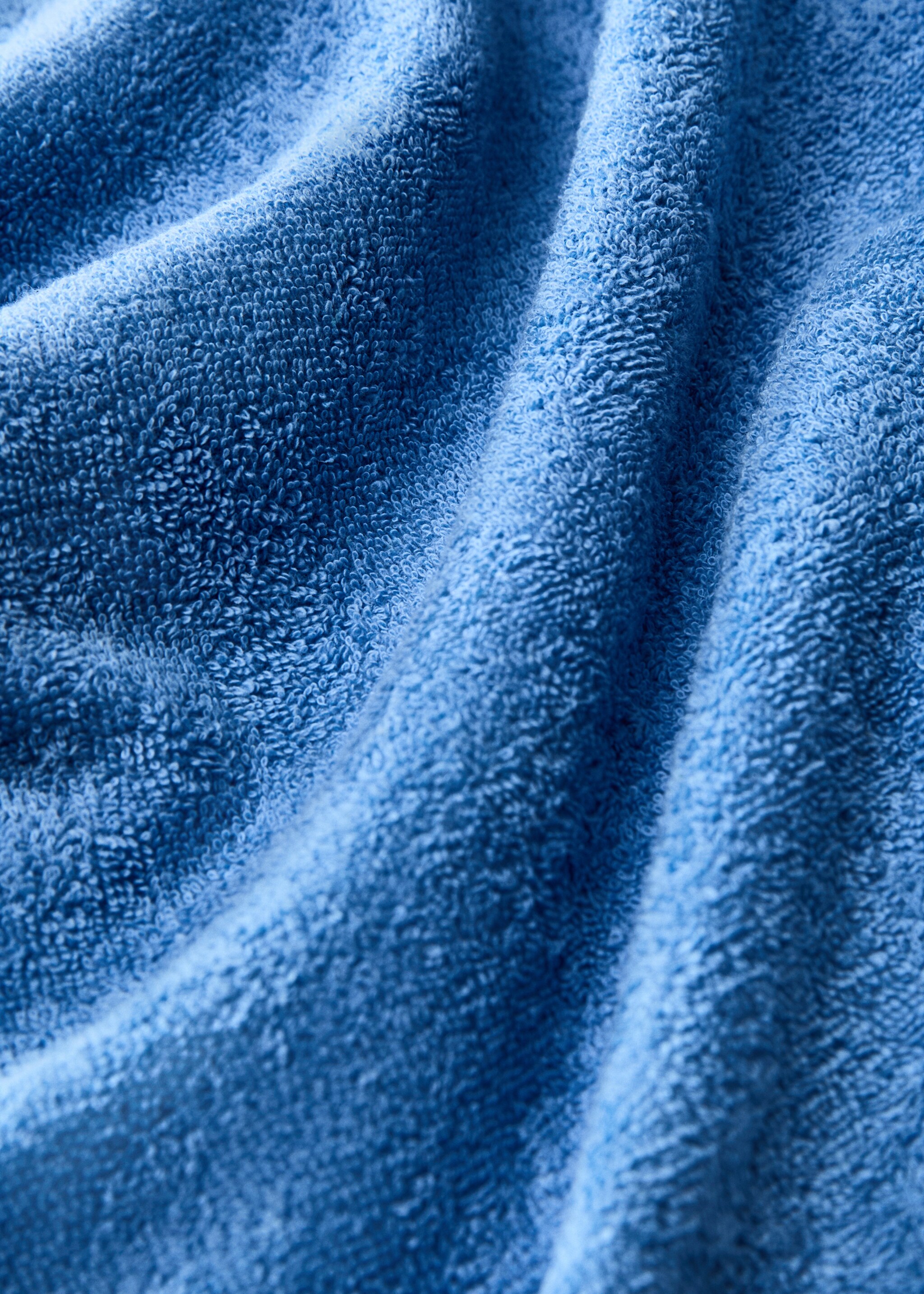 Πετσέτα παραλίας με overlock σε χρωματική αντίθεση - Λεπτομέρεια του προϊόντος 2, Μπλε. Ref: 87086724-00.