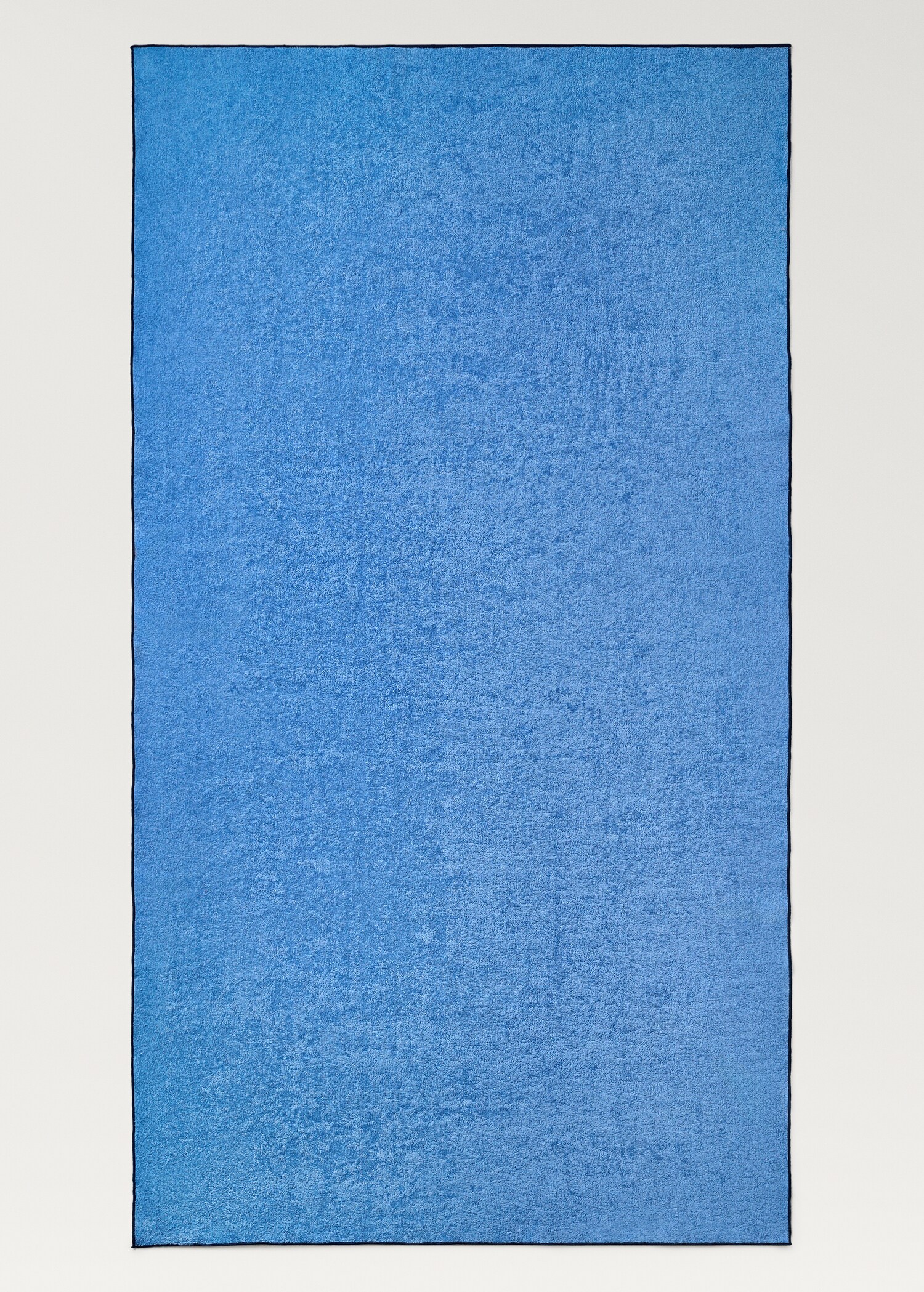 Πετσέτα παραλίας με overlock σε χρωματική αντίθεση - Λεπτομέρεια του προϊόντος 4