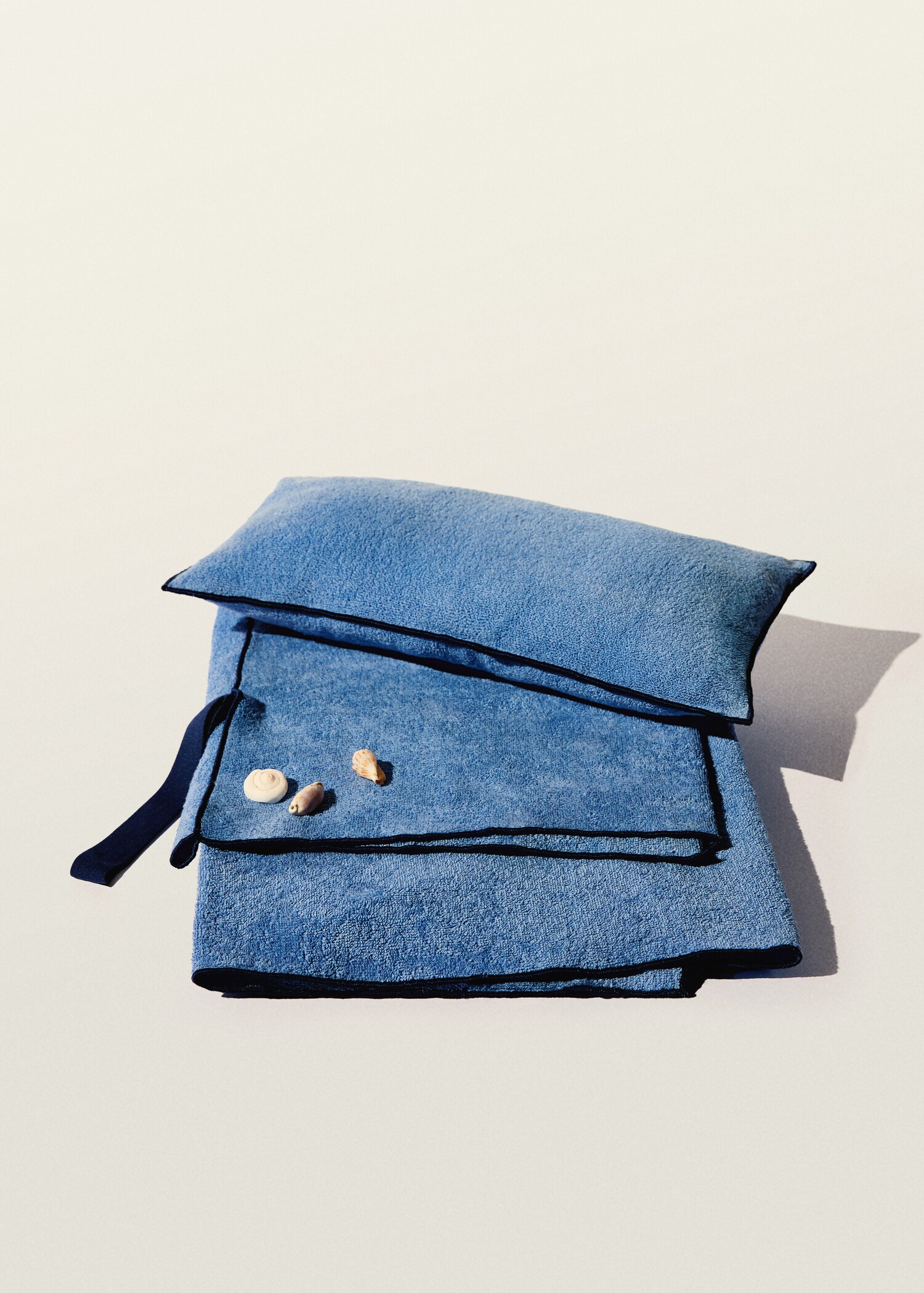 Πετσέτα παραλίας με overlock σε χρωματική αντίθεση - Λεπτομέρεια του προϊόντος 8