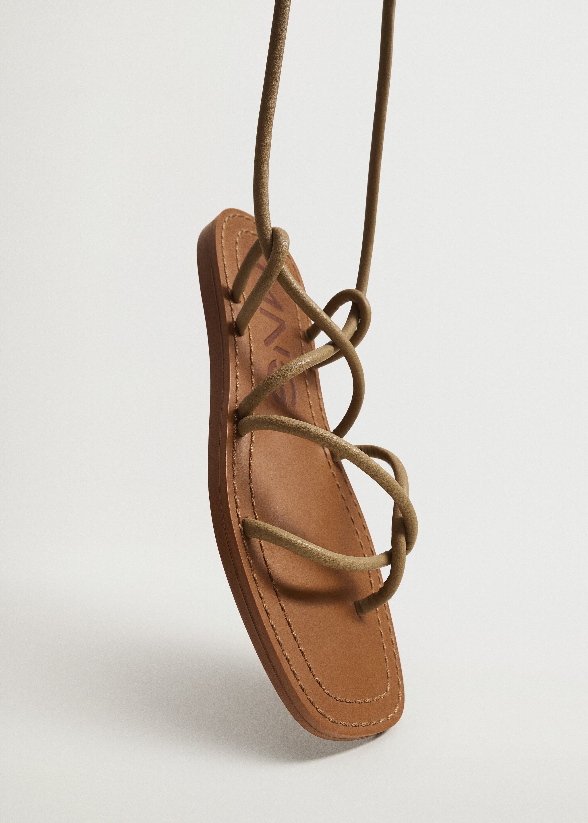Criss-cross straps sandals - Details of the article 4