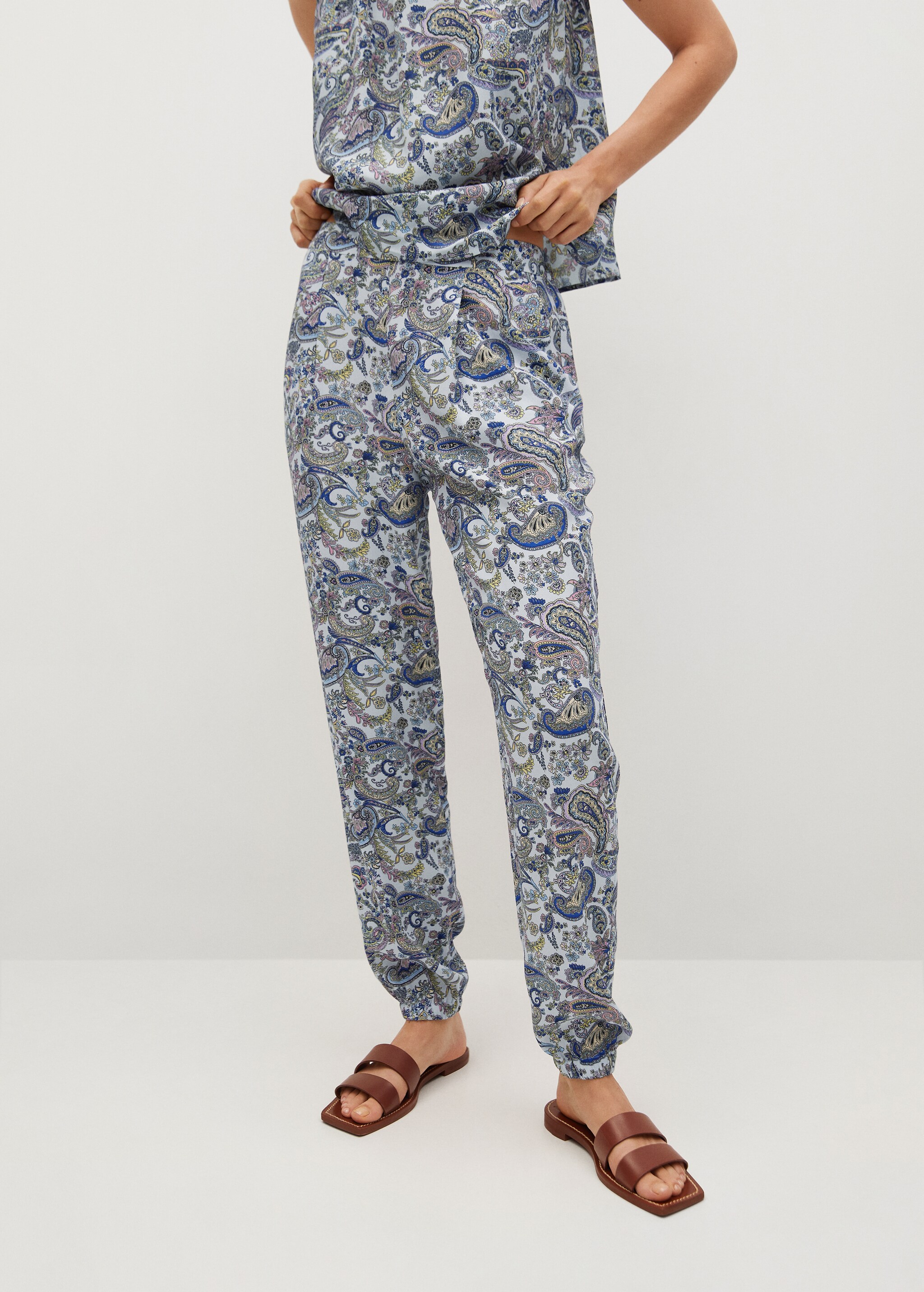 Pantalón estampado paisley - Plano medio