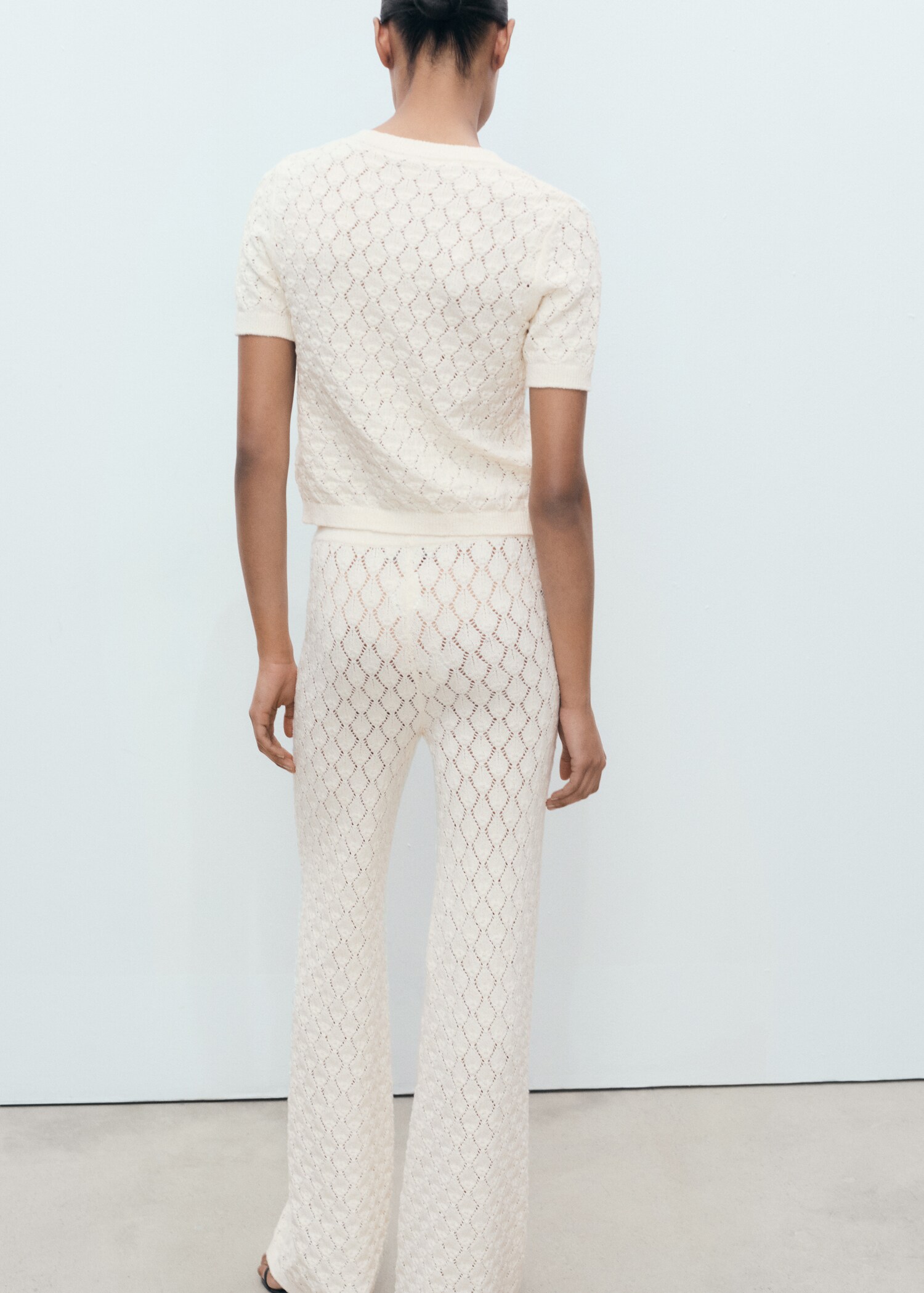 Kurzärmliger Cardigan mit Lochmuster - Rückseite des Artikels