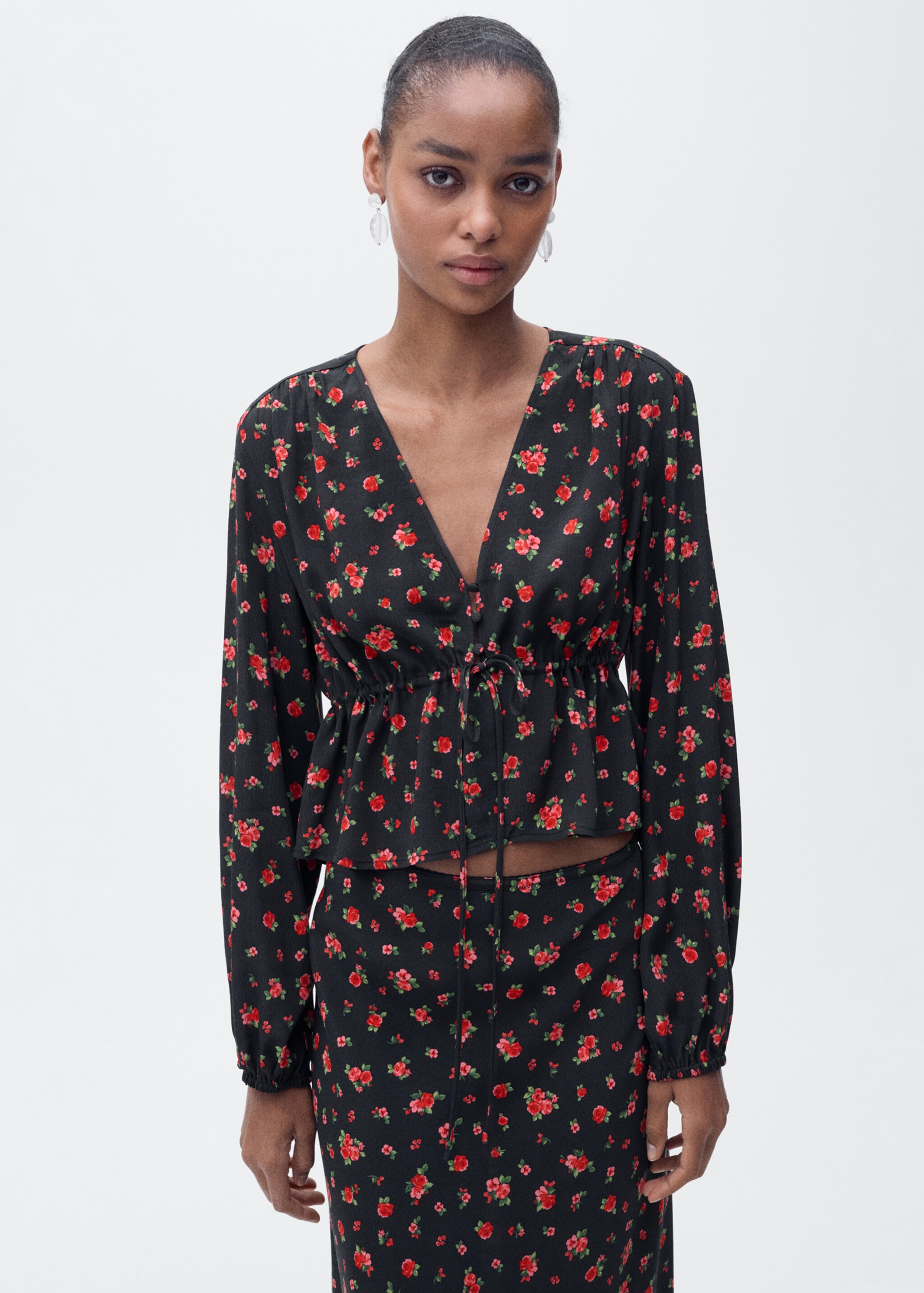 Ruffled floral blouse - Medium plane, Black. Ref: 87087175-00.