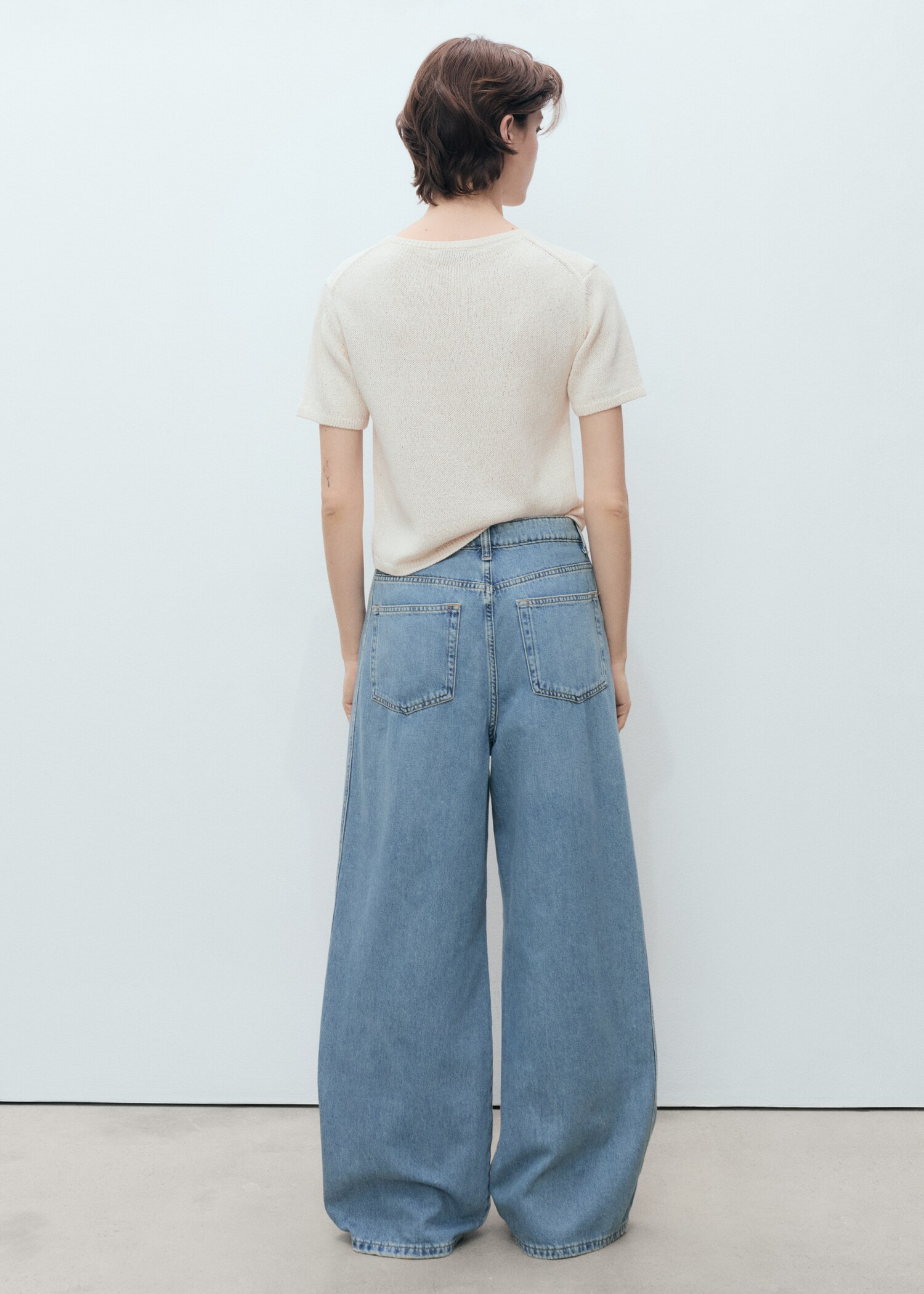 Wideleg mid-rise jeans - Reverse of the article