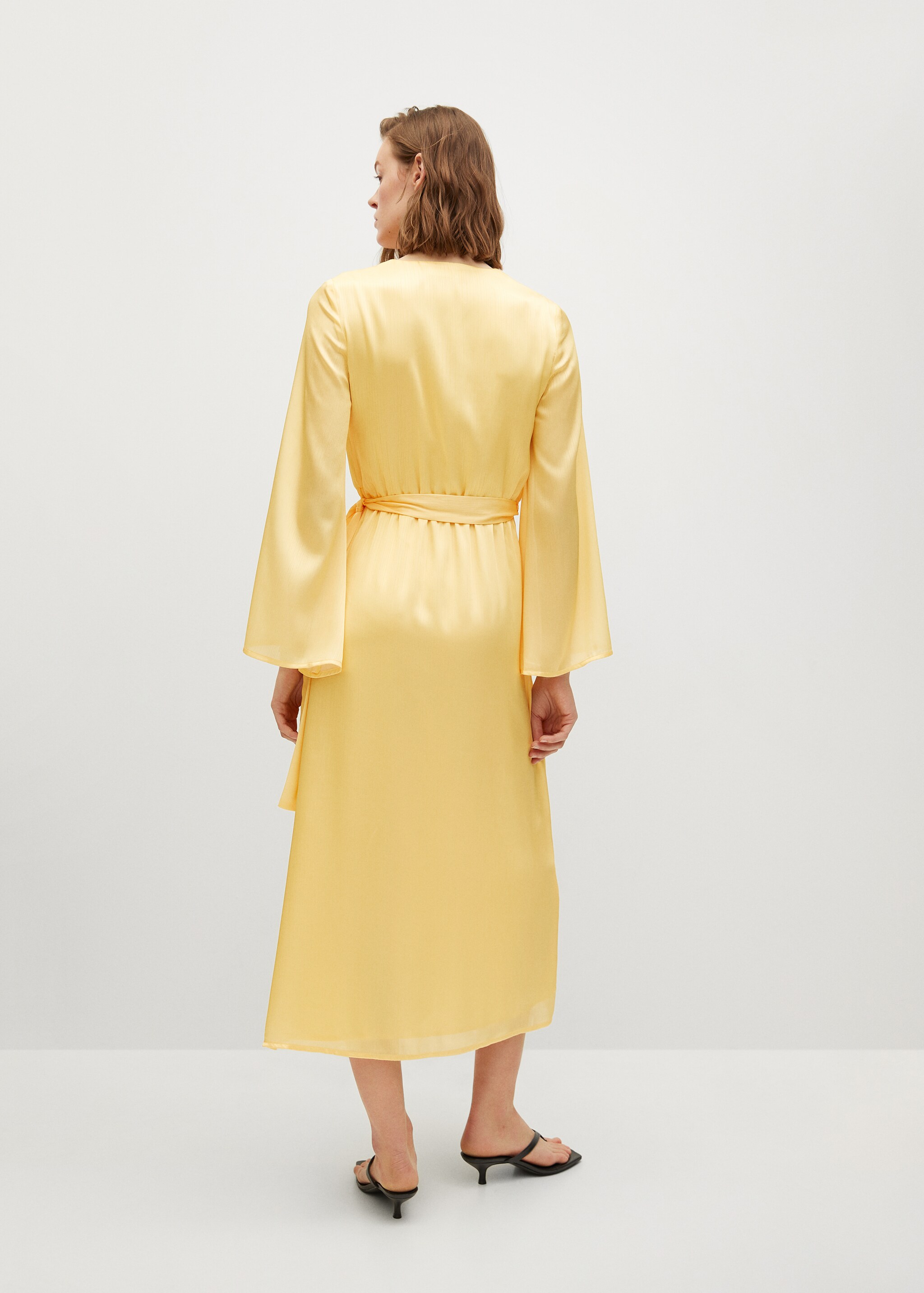 Vestido satinado cruzado - Reverso del artículo