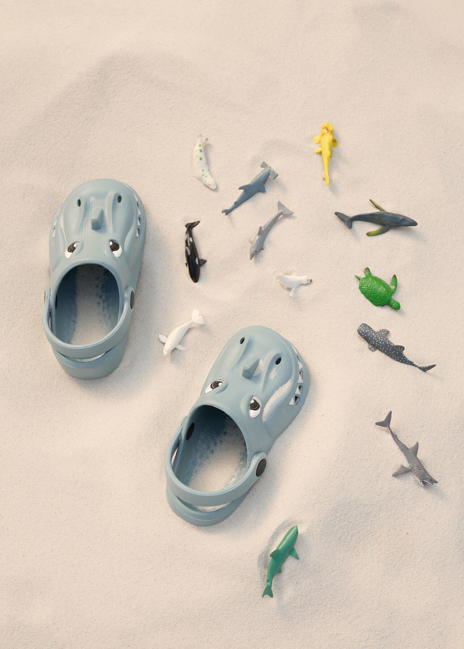 Dragon-design flip-flops - Details of the article 5