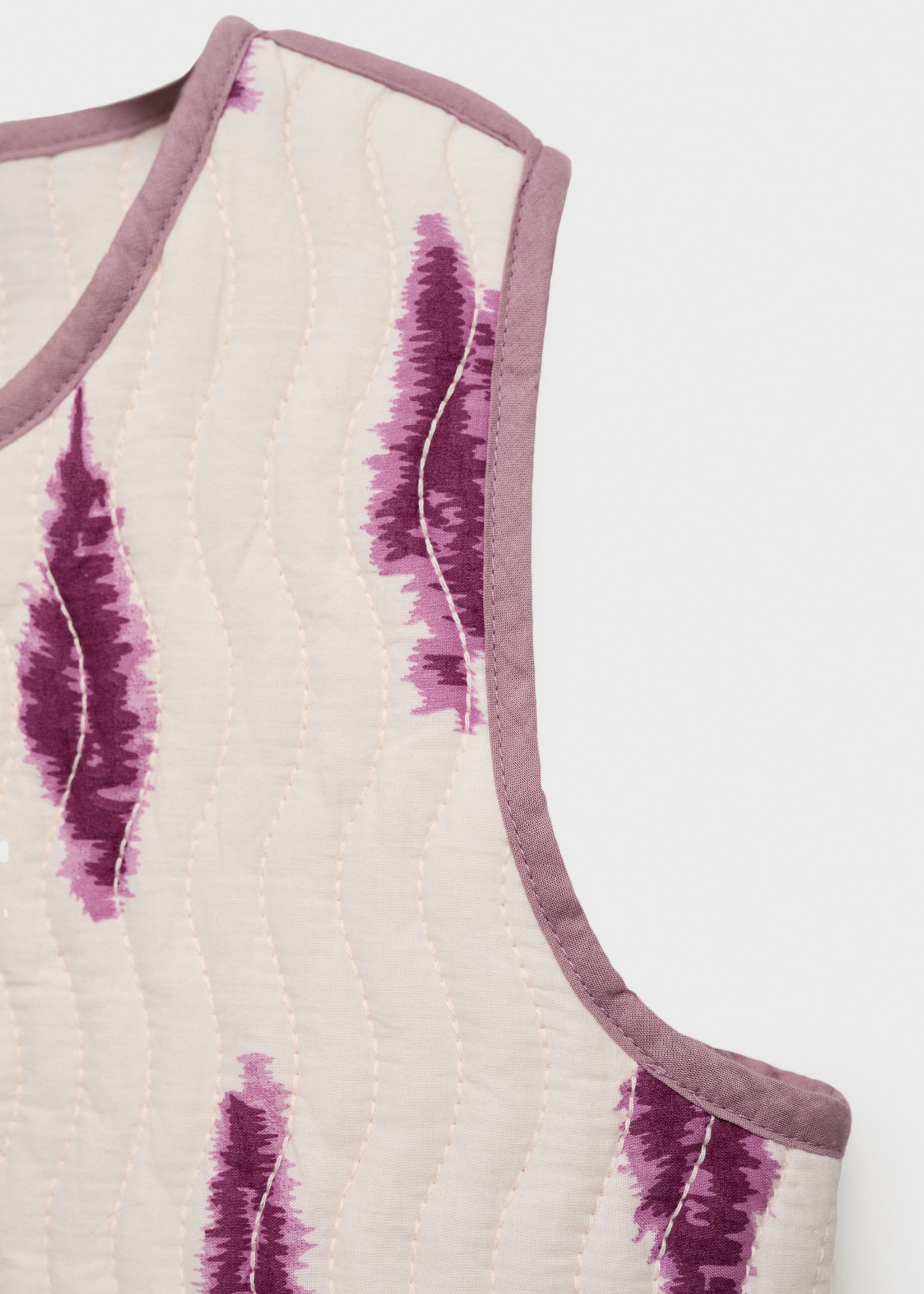 Armilla embuatada estampada - Detall de l'article 8, Rosa. Ref: 87087696-00.