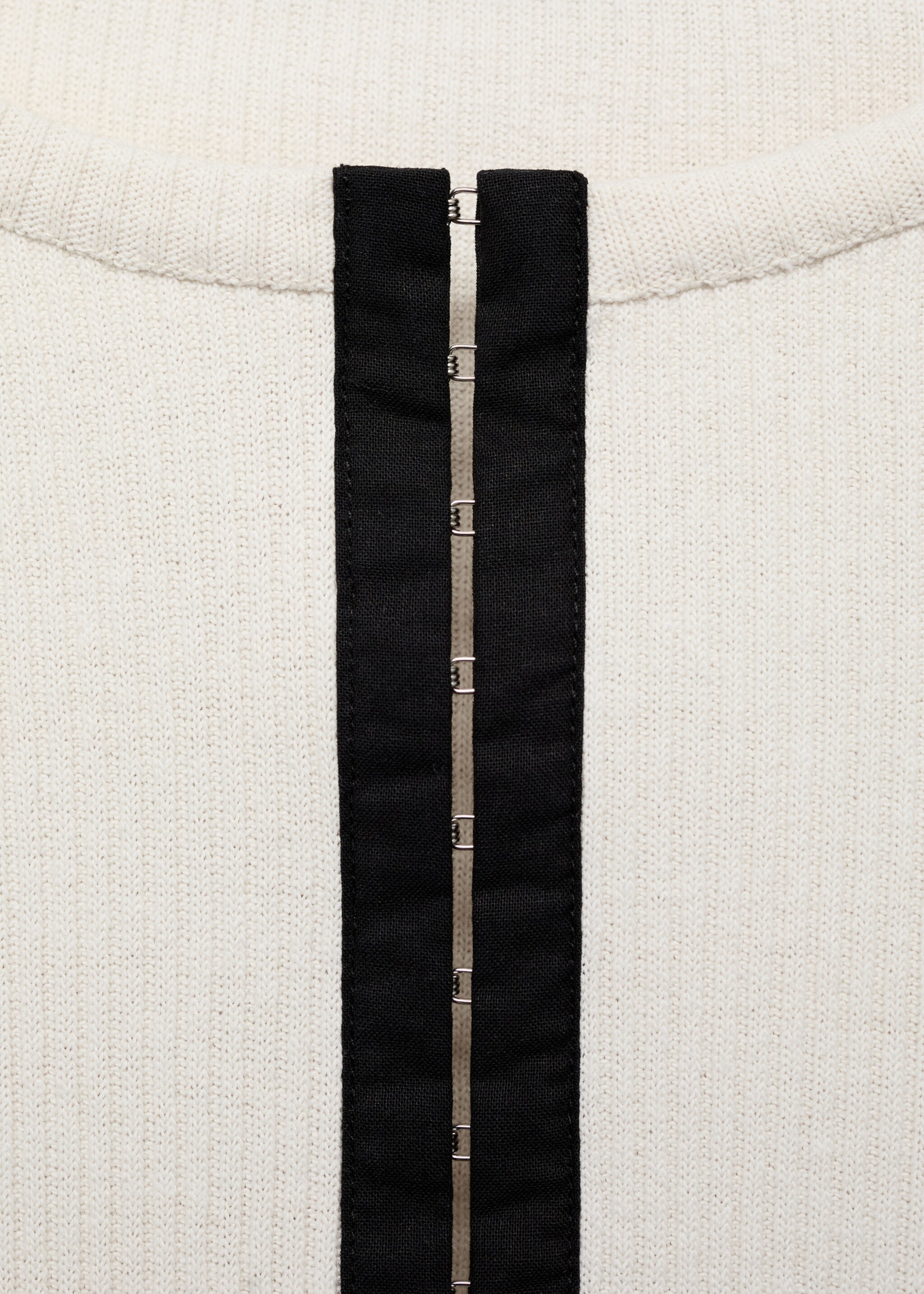 Cotton cardigan with contrasting closure - Details of the article 8, Ecru. Ref: 87087712-00.
