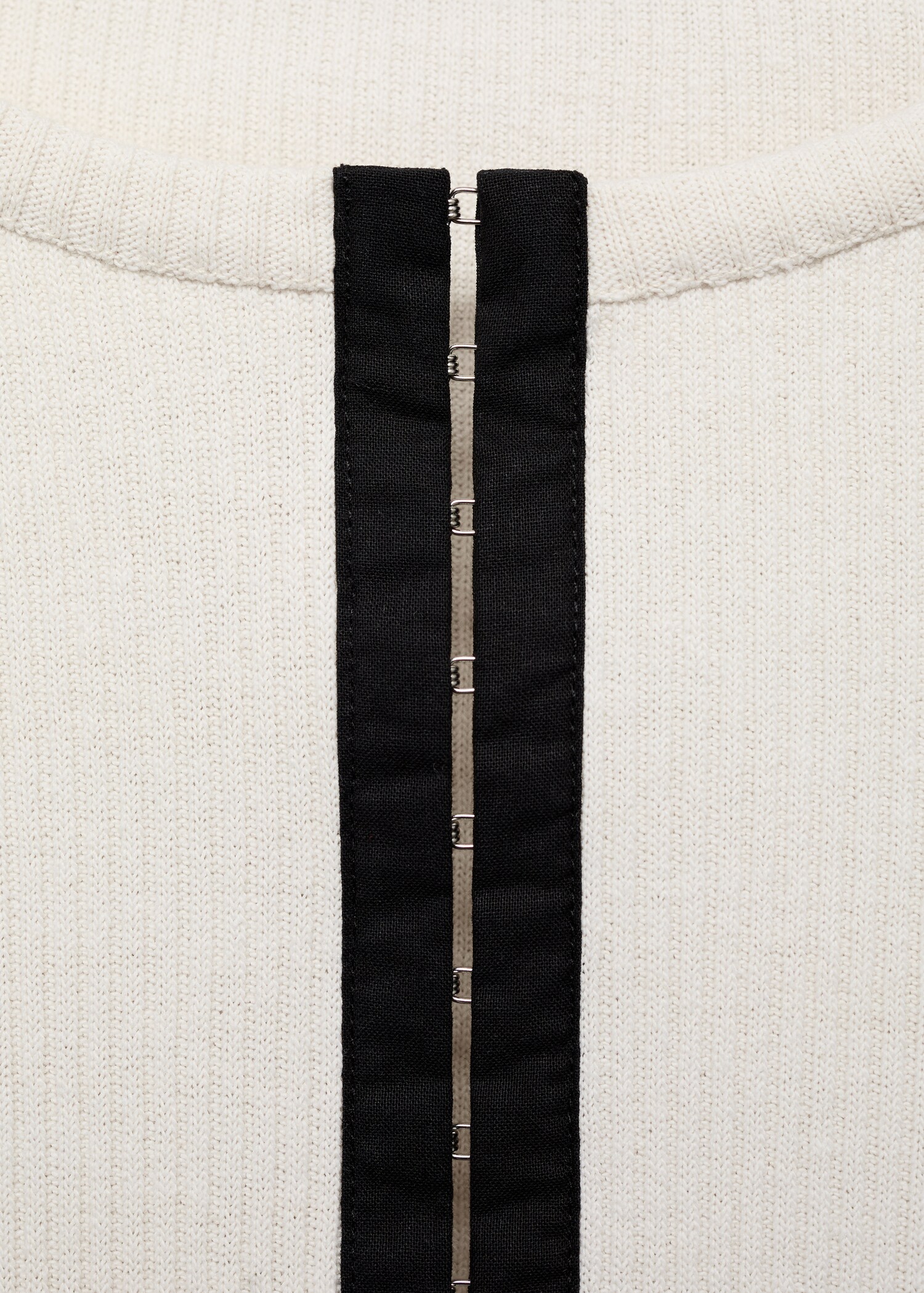 Cotton cardigan with contrasting closure - Details of the article 8