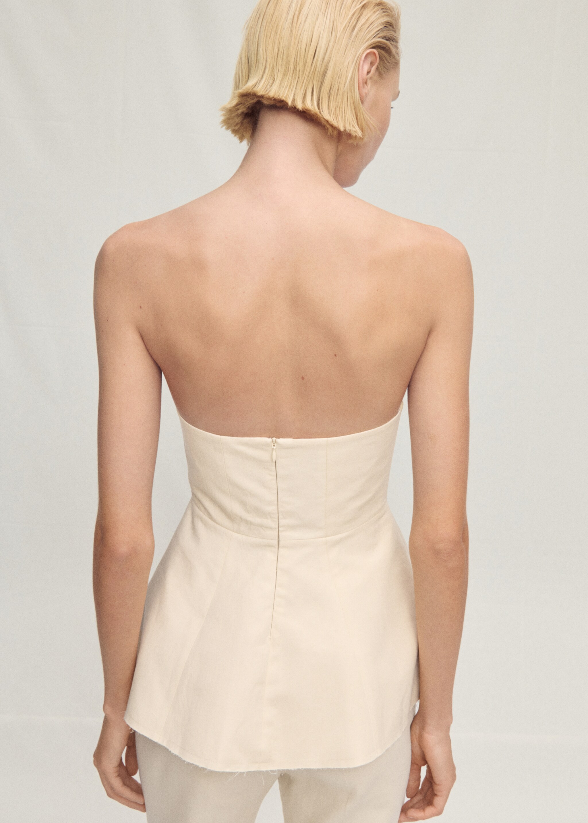 null - Reverse of the article, Vanilla. Ref: 87087718-00.