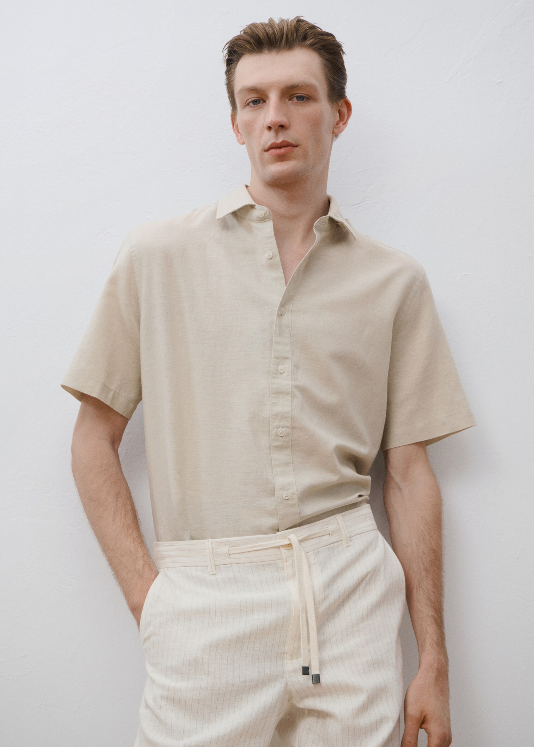 Short sleeve linen-blend shirt - Details of the article 3, Sand. Ref: 87087889-00.