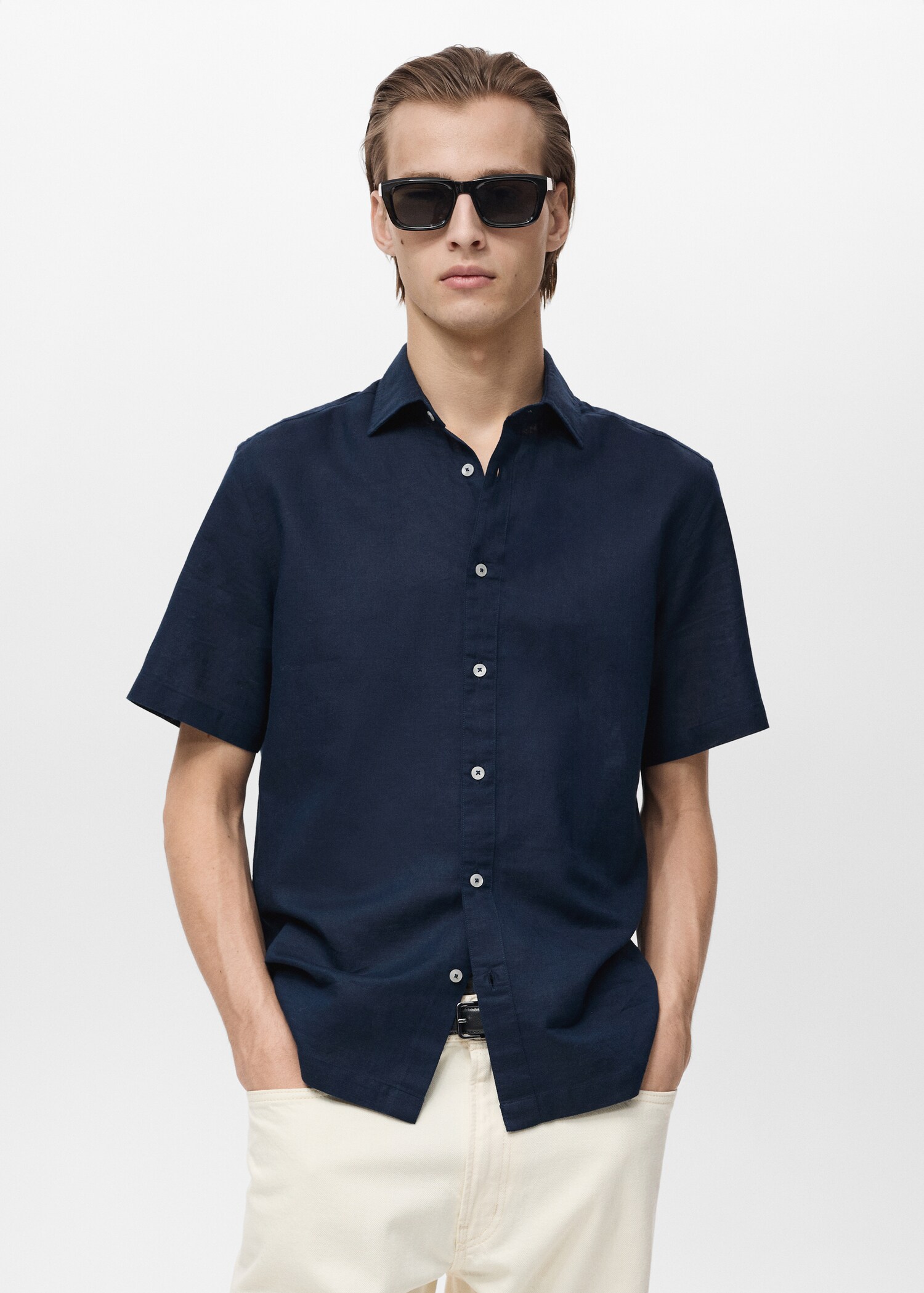 Kurzärmliges Leinenhemd - Mittlere Ansicht