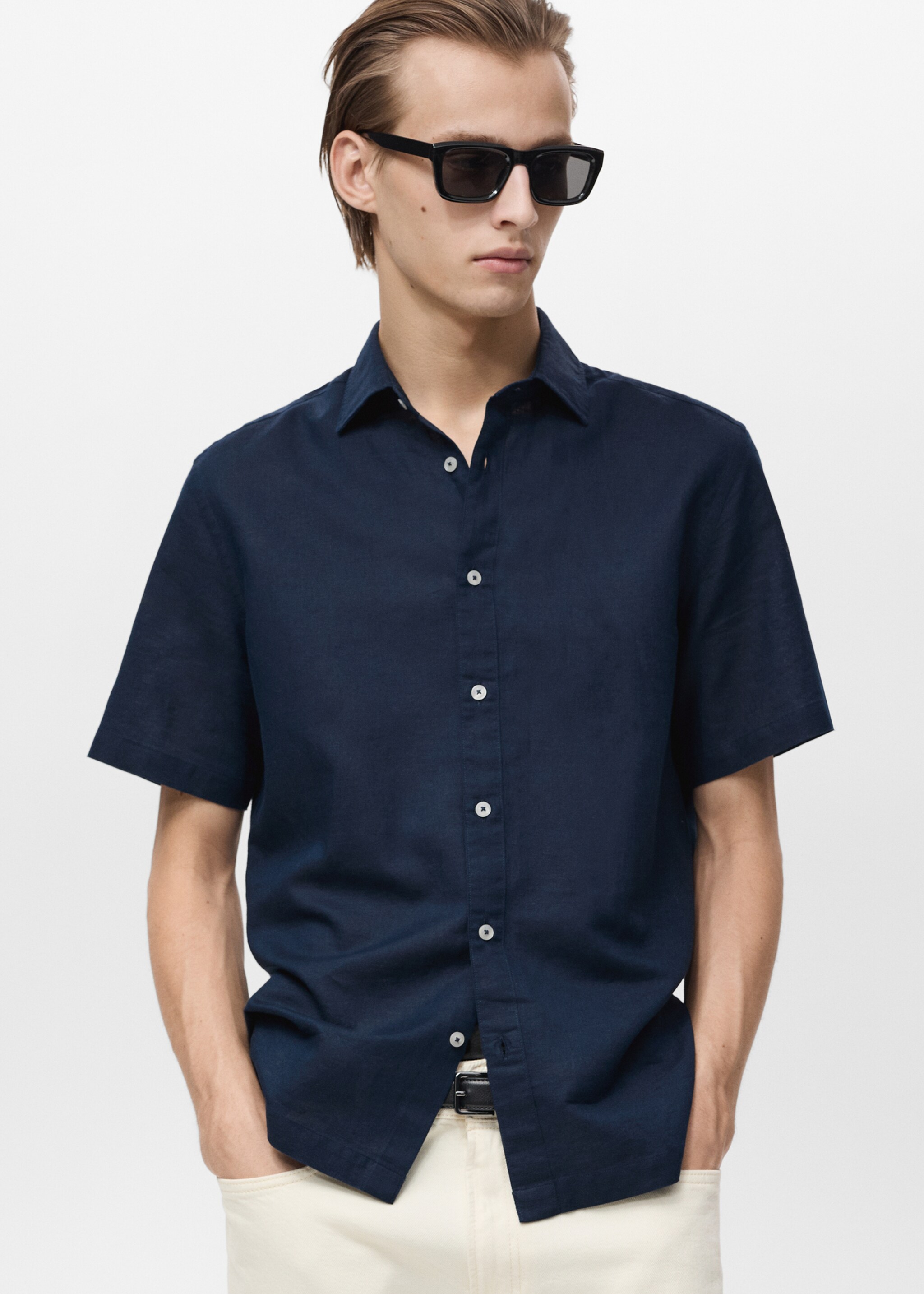 Kurzärmliges Leinenhemd - Detail des Artikels 6, Dunkles Marineblau. Ref: 87087889-00.