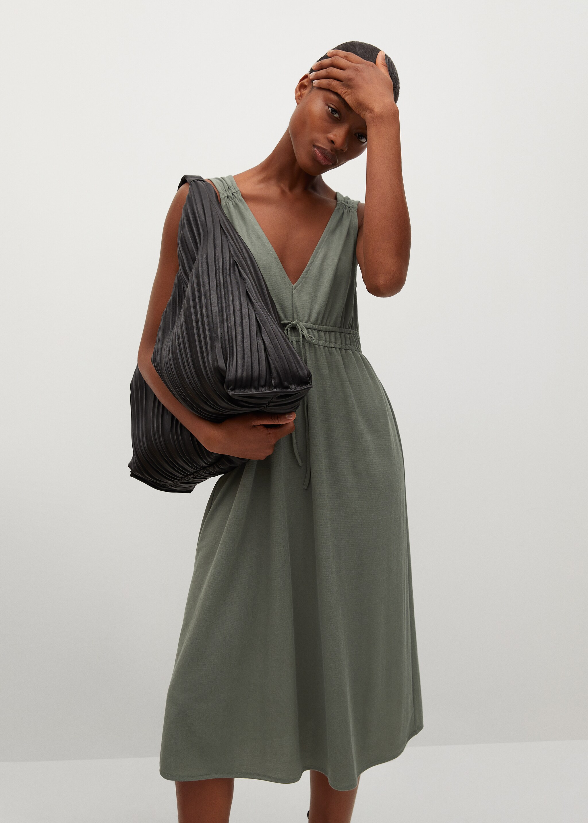 Vestido cintura elástica - Plano medio