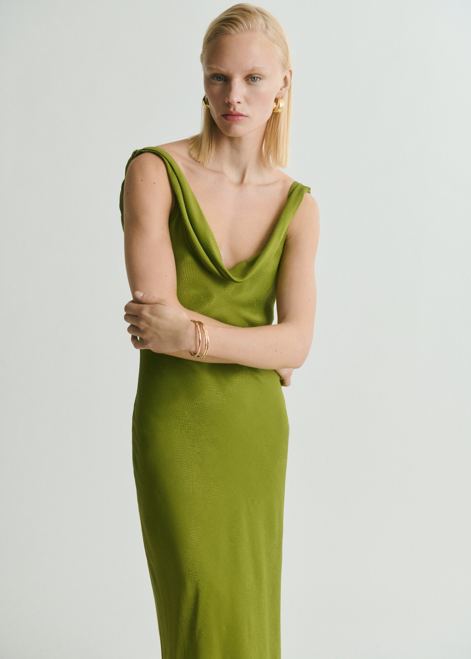 Textured dress with draped neckline - Medium plane